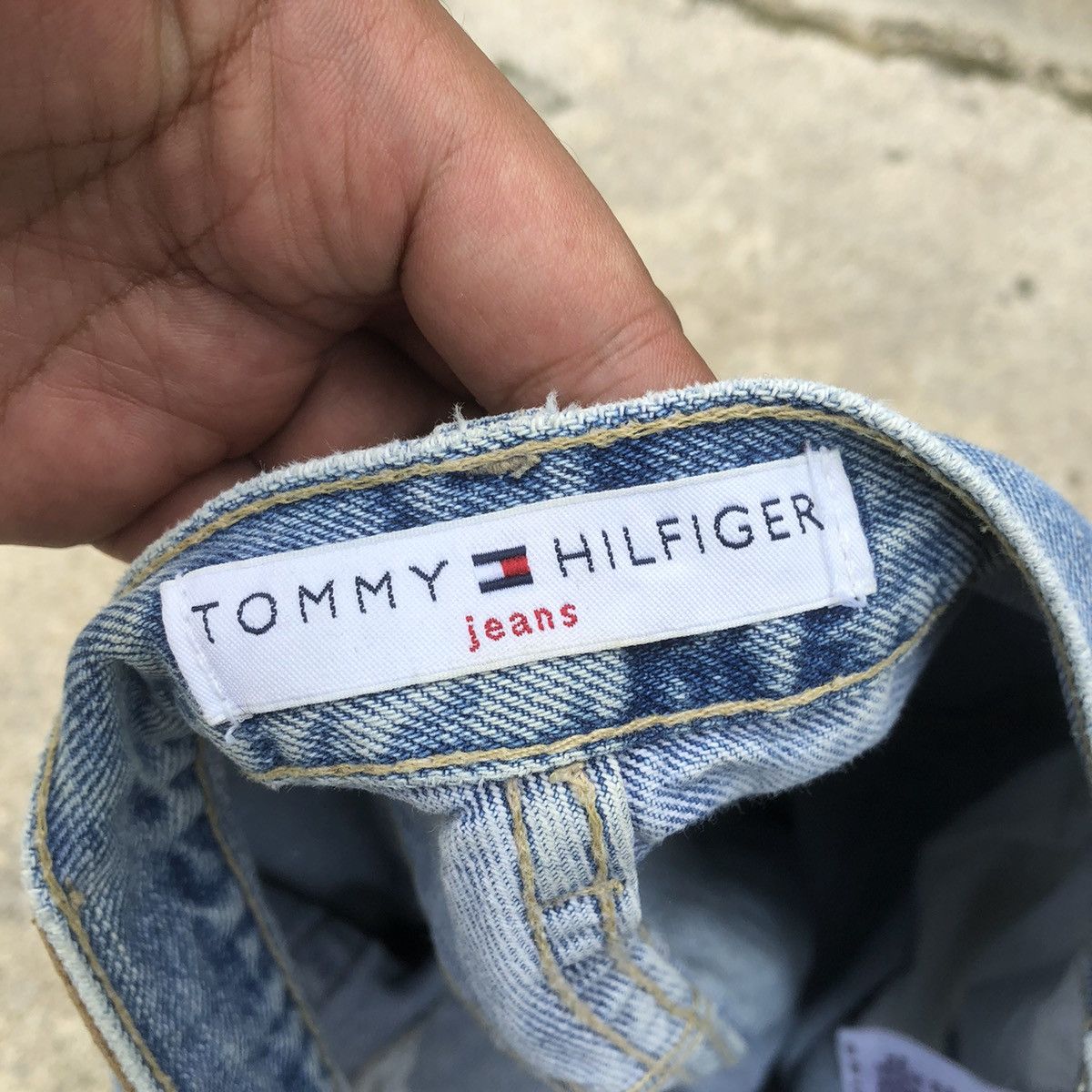 Tommy Hilfiger × Vintage 🔥Trash🔥Tommy Hilfiger Stoned Wash Rips Distress Denim Jeans Size US 32 / EU 48 - 16 Thumbnail