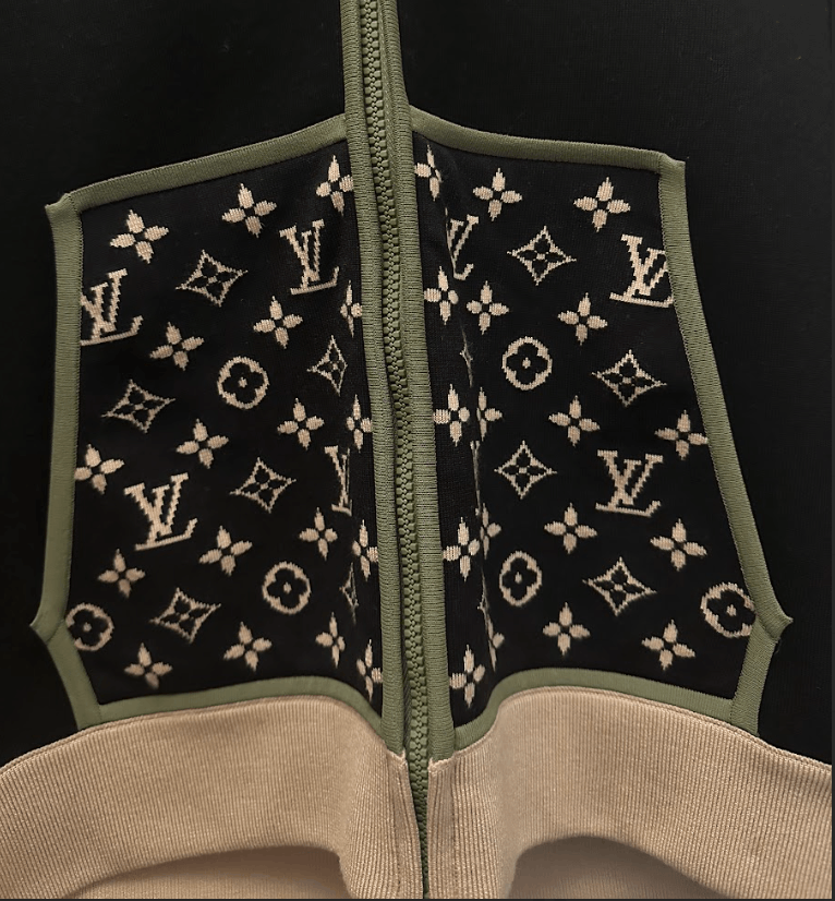 Louis Vuitton *RARE**LOUIS VUITTON 2023 Monogram Travel Kit Hoodie w/ Tags Size US L / EU 52-54 / 3 - 5 Thumbnail
