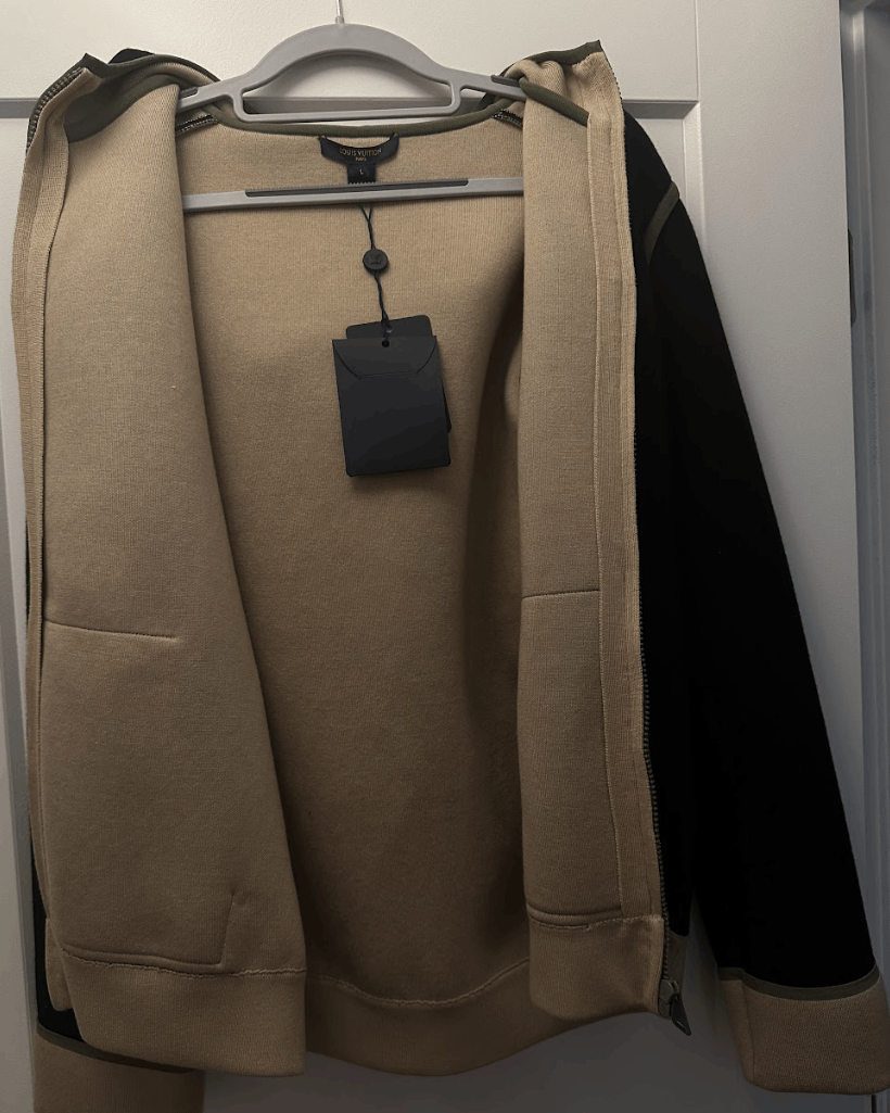 Louis Vuitton *RARE**LOUIS VUITTON 2023 Monogram Travel Kit Hoodie w/ Tags Size US L / EU 52-54 / 3 - 7 Thumbnail