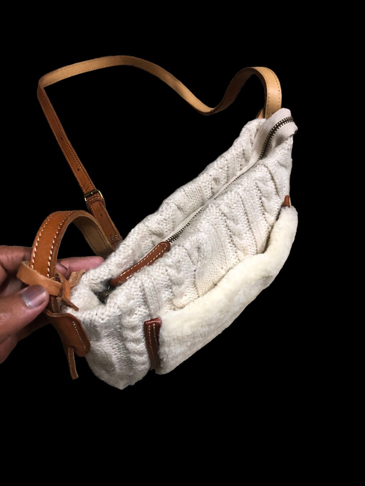 Japanese Brand JAPANESSE LAISSER FAIRE KNITTED FAUX FUR SLINGBAG Size ONE SIZE - 6 Thumbnail