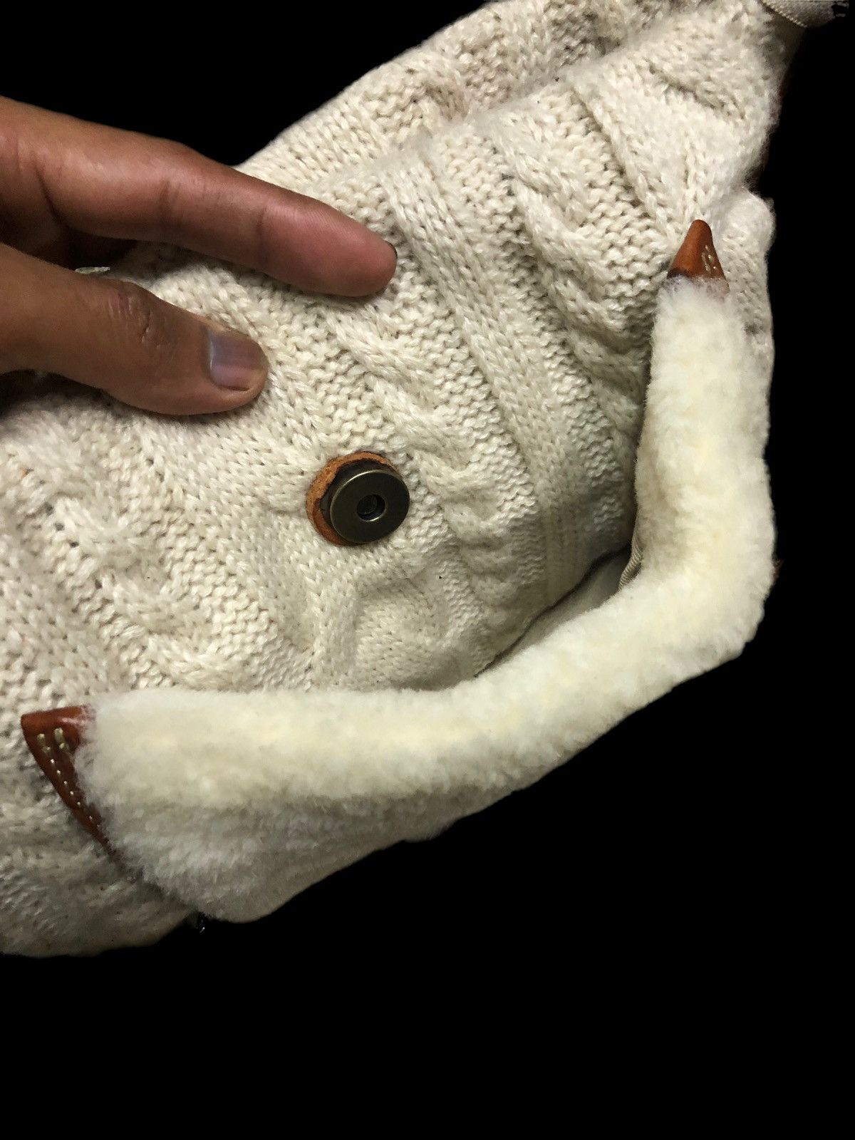 Japanese Brand JAPANESSE LAISSER FAIRE KNITTED FAUX FUR SLINGBAG Size ONE SIZE - 5 Thumbnail