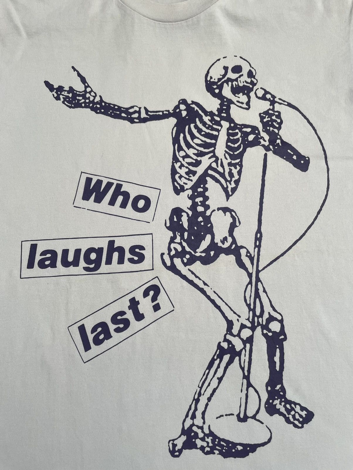 Barbara Kruger × Uniqlo × Vintage Vintage Barbara Kruger Who Laughs Last Tshirt Size US M / EU 48-50 / 2 - 9 Thumbnail