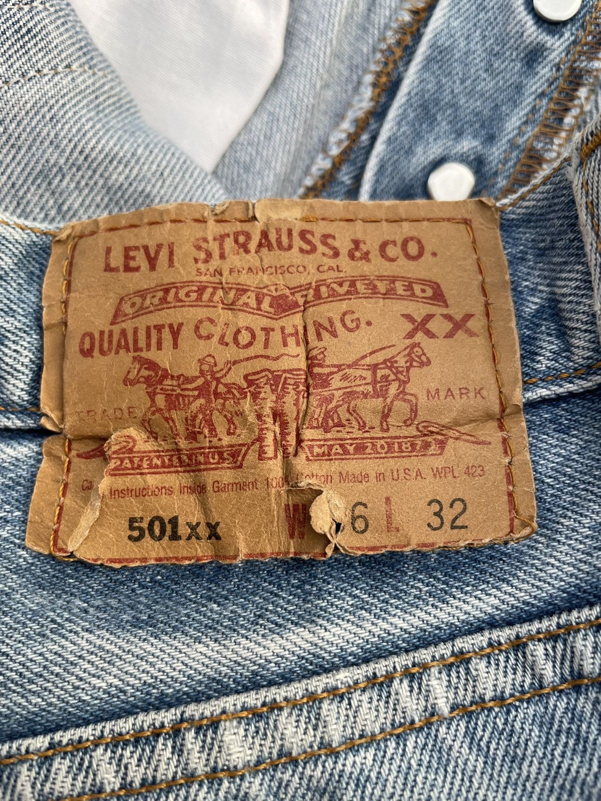 Levi's Vintage Levi’s 501XX e 1994 Usa Aging Faded Distressed Size US 33 - 10 Thumbnail