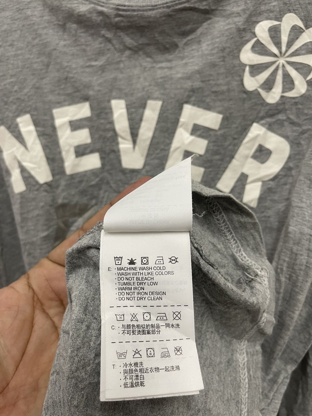 Nike Rare NIKE Pinwheels Never Run Spell Out Long Sleeve Size US M / EU 48-50 / 2 - 5 Thumbnail