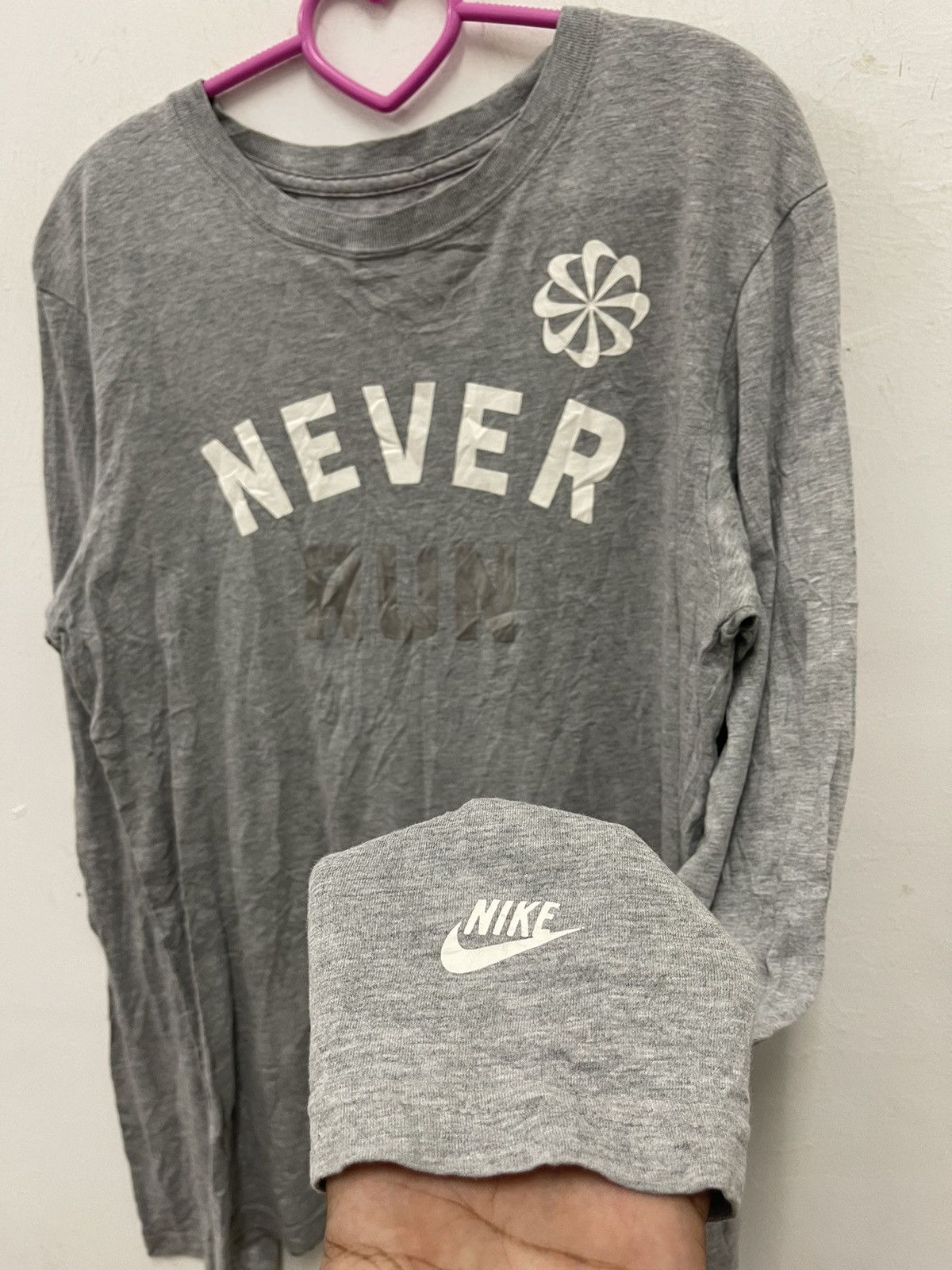 Nike Rare NIKE Pinwheels Never Run Spell Out Long Sleeve Size US M / EU 48-50 / 2 - 3 Thumbnail