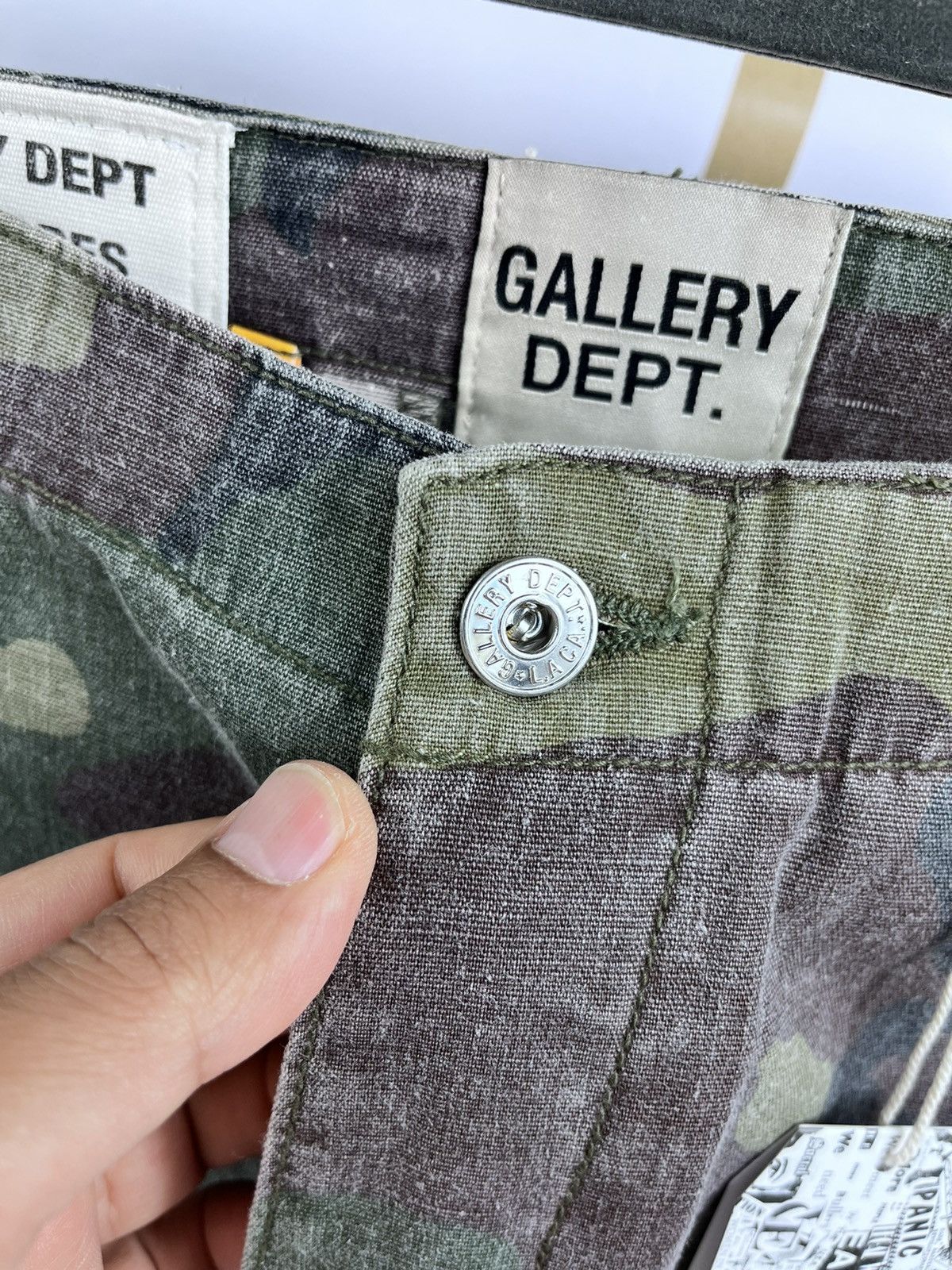 Gallery Dept. CAMO PAINT DISTRESSED FLARE CARGO PANTS Size US 30 / EU 46 - 7 Thumbnail