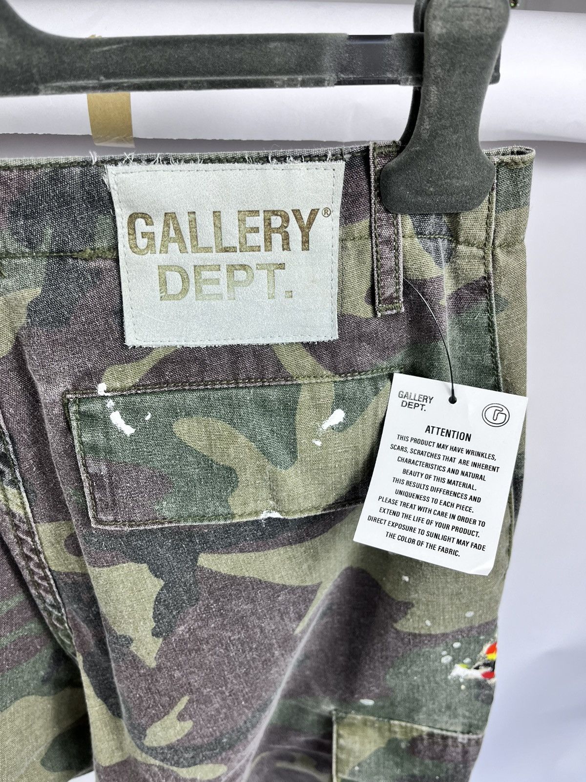 Gallery Dept. CAMO PAINT DISTRESSED FLARE CARGO PANTS Size US 30 / EU 46 - 8 Thumbnail