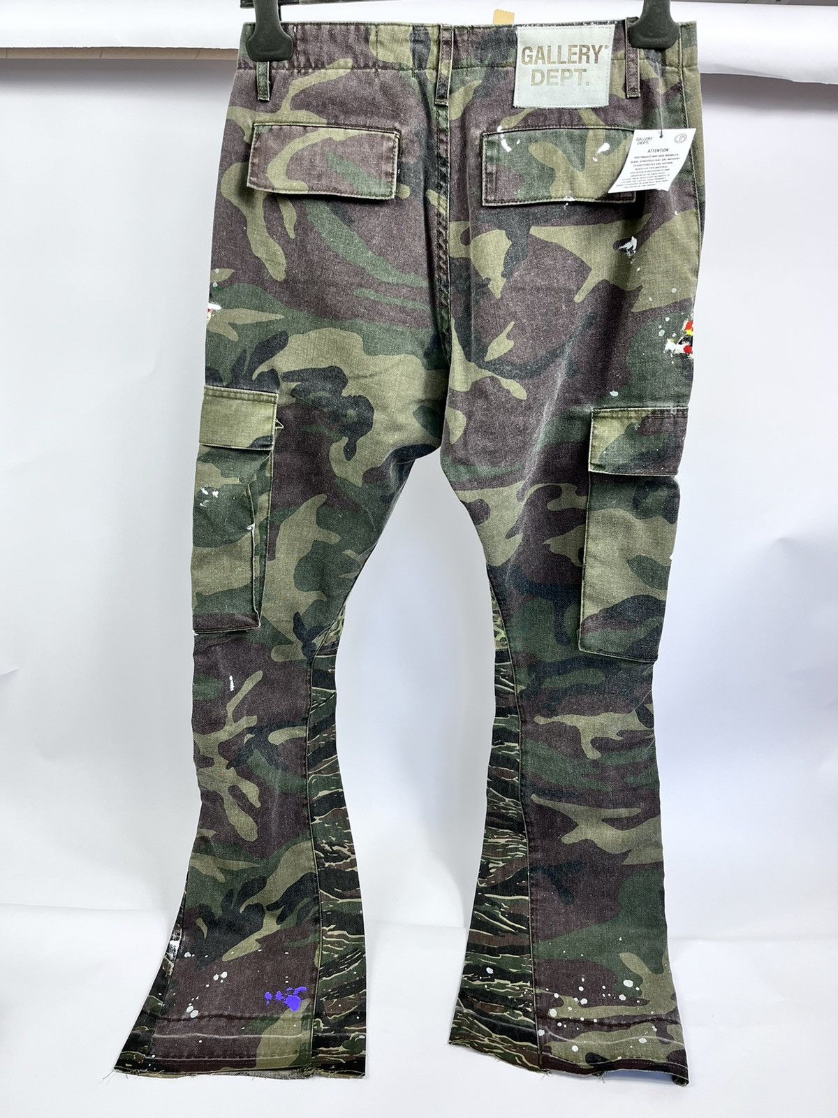 Gallery Dept. CAMO PAINT DISTRESSED FLARE CARGO PANTS Size US 30 / EU 46 - 2 Thumbnail