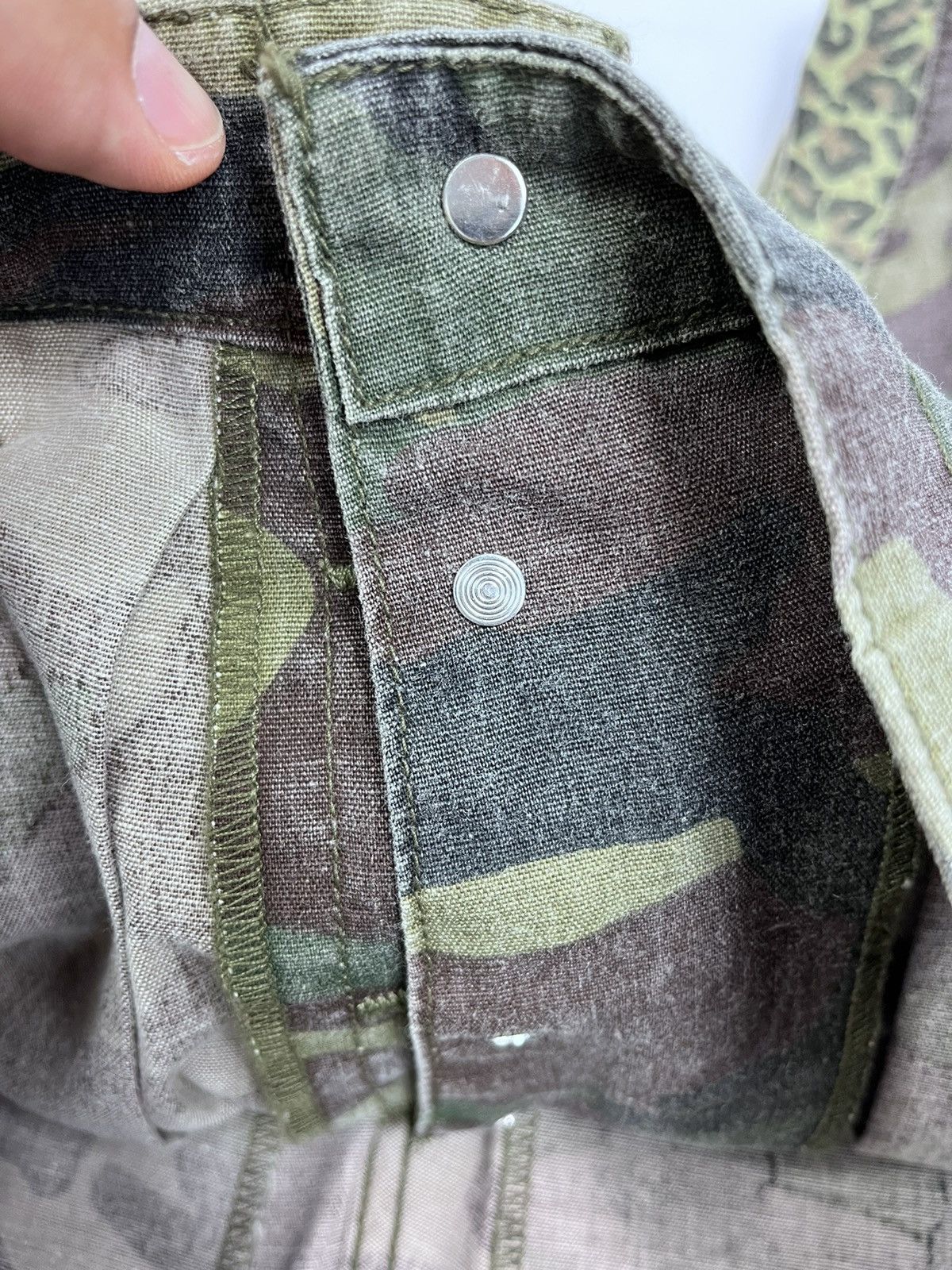 Gallery Dept. CAMO PAINT DISTRESSED FLARE CARGO PANTS Size US 30 / EU 46 - 16 Thumbnail