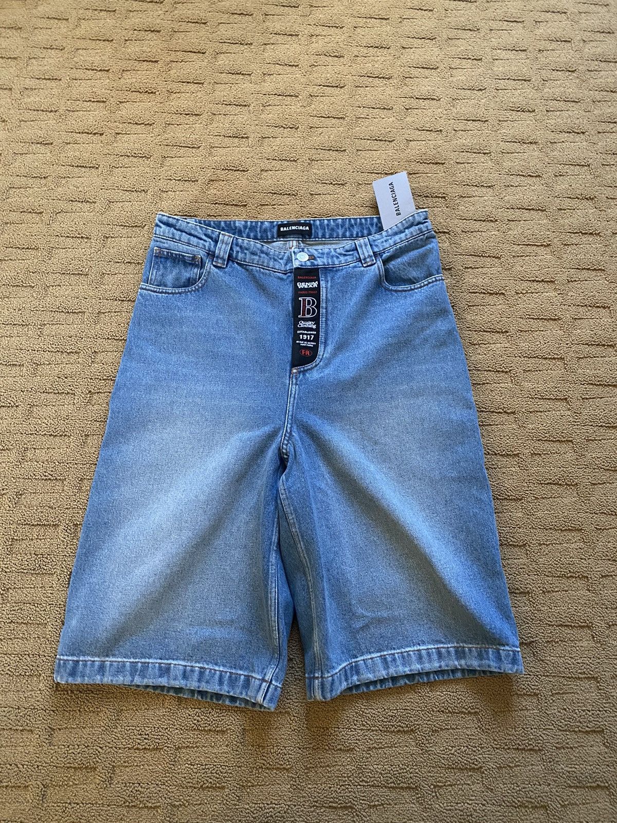 Balenciaga Balenciaga Long Jorts 31w “Skater Shorts” Size US 31 - 1 Thumbnail