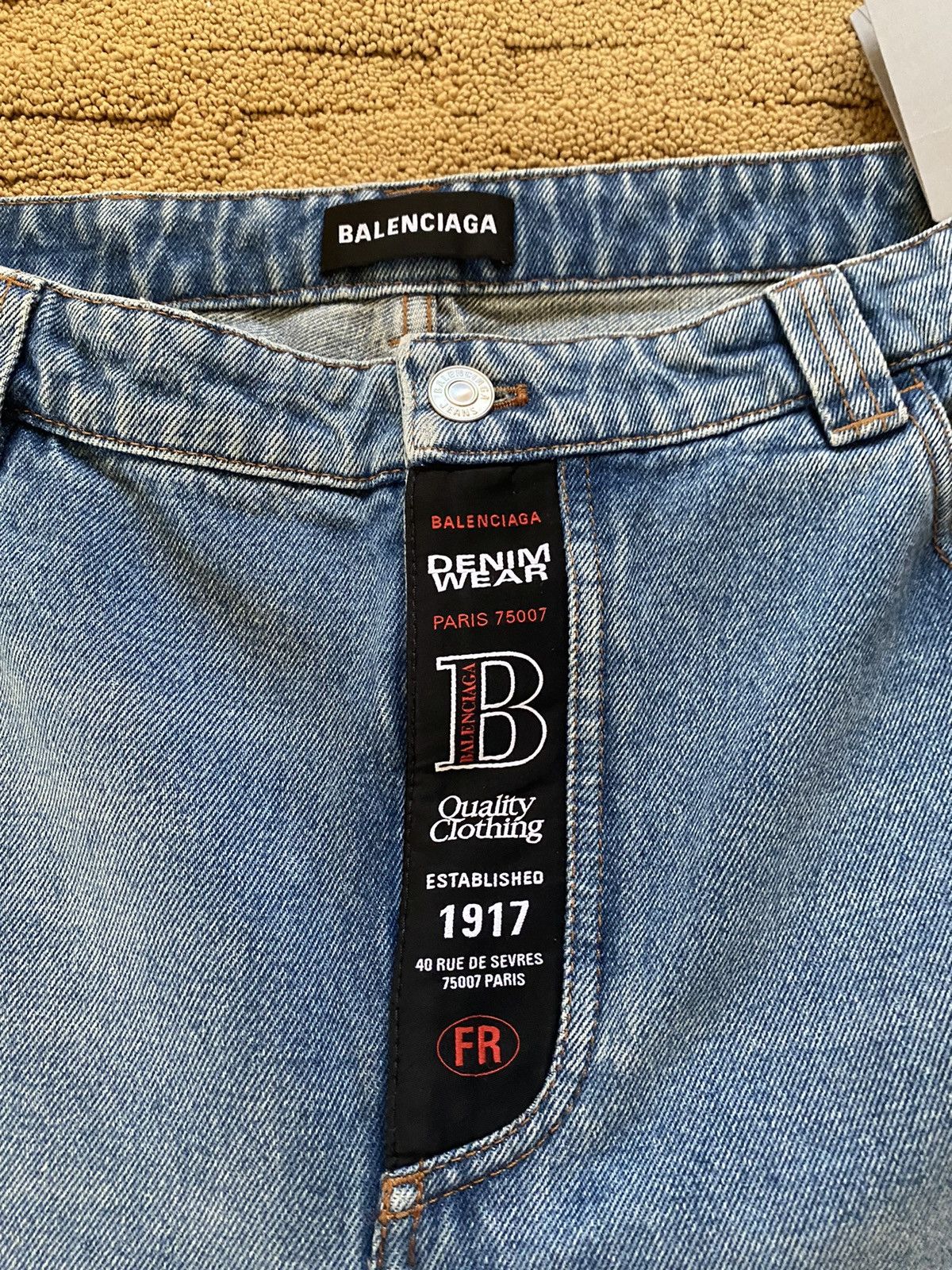 Balenciaga Balenciaga Long Jorts 31w “Skater Shorts” Size US 31 - 2 Thumbnail