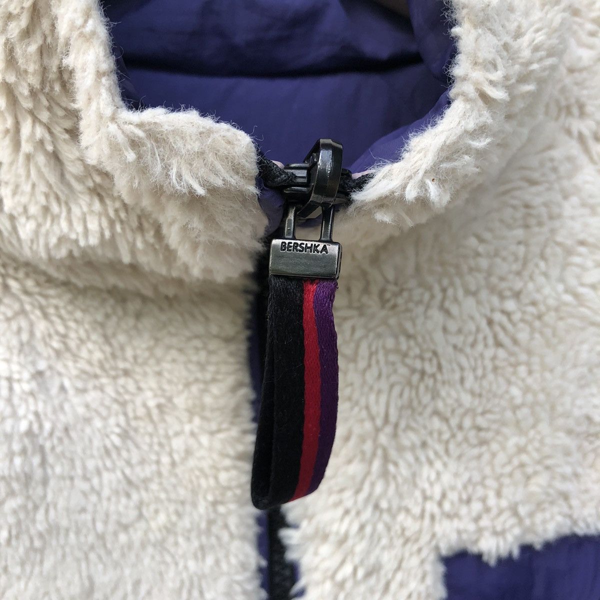 Bershka BERSHKA DEEP PILE REVISIBLE INSPIRED PATAGONIA RETRO X Size US M / EU 48-50 / 2 - 13 Thumbnail