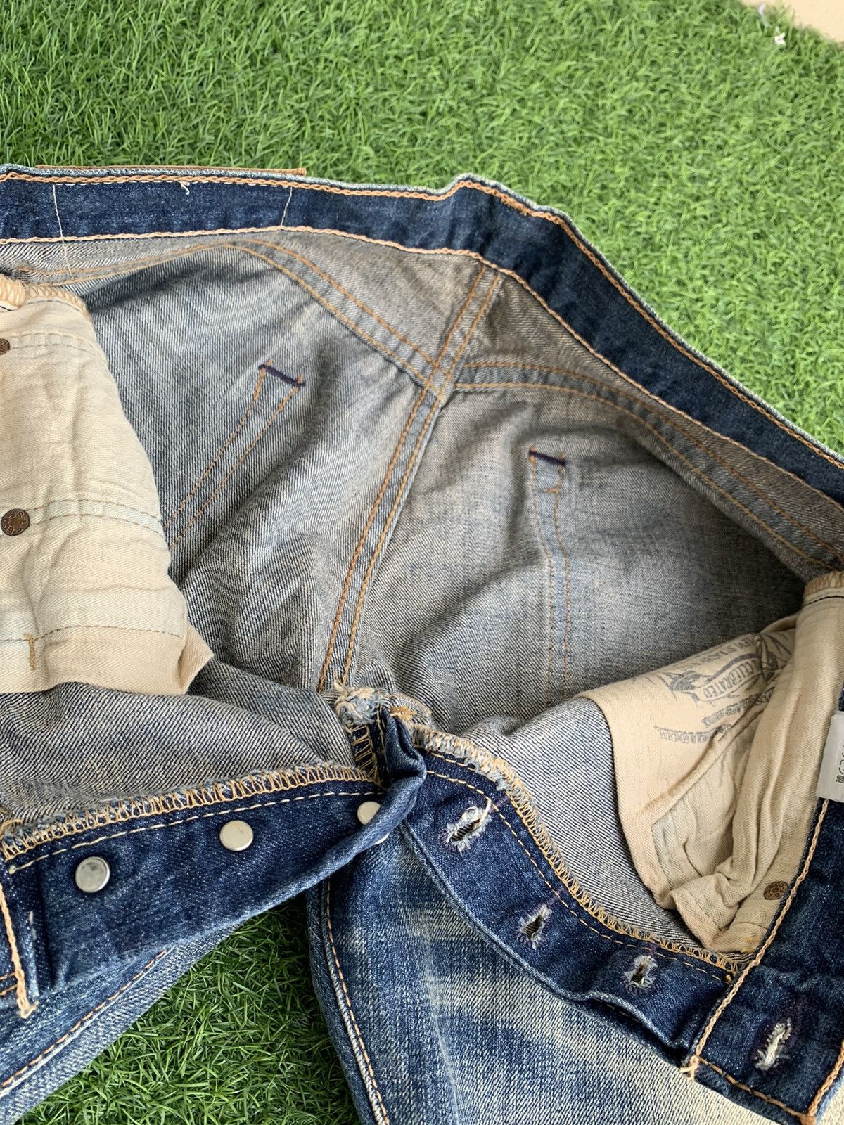 Designer × Levi's × Levi's Vintage Clothing Vintage Distressed Levis Denim jeans Size US 32 / EU 48 - 14 Thumbnail