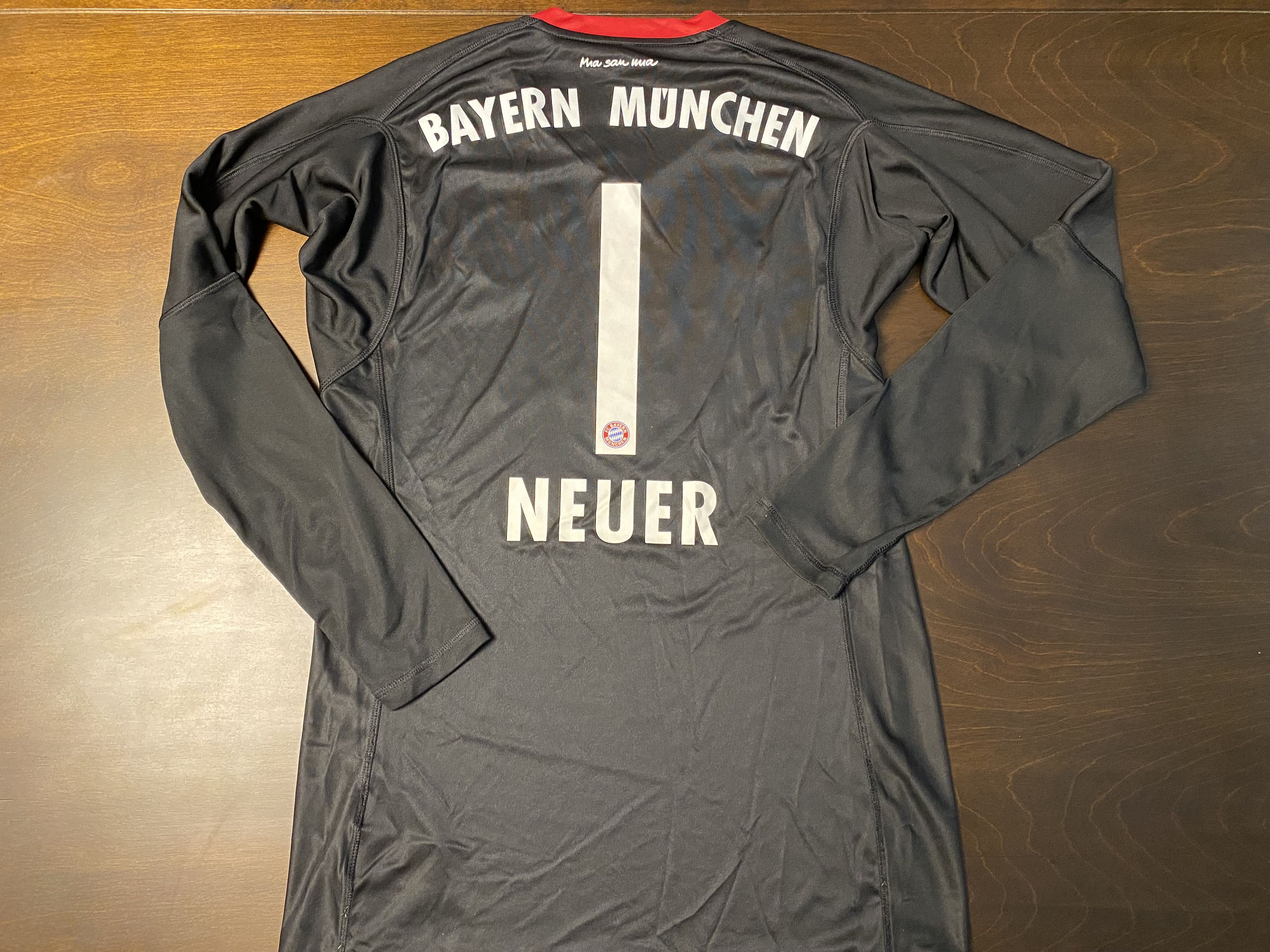 2017-2018 Bayern Munich GK Jersey Manuel Neuer Medium