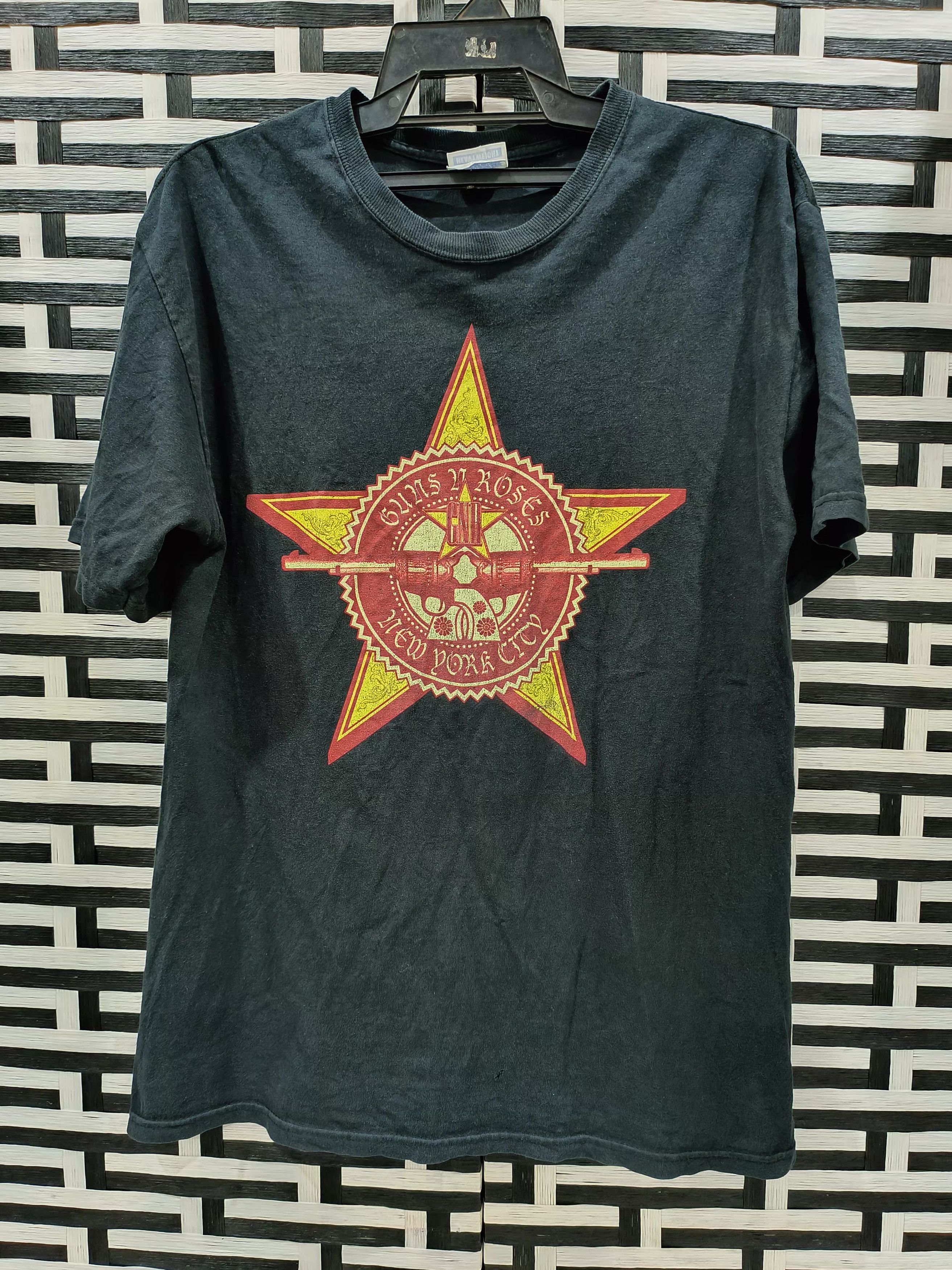 Band Tees × Guns N' Roses Vintage Guns & Roses Thrashed Tee Size US M / EU 48-50 / 2 - 1 Thumbnail