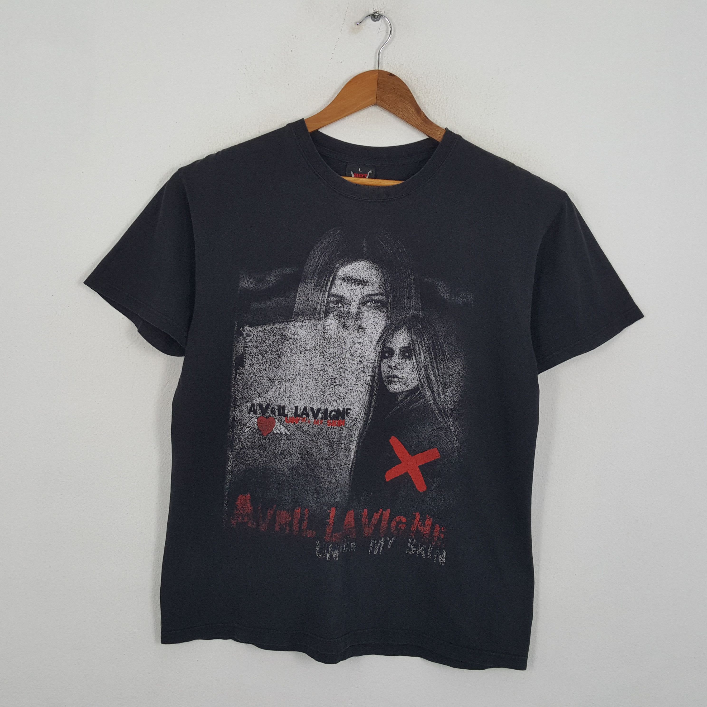 Vintage AVRIL LAVIGNE Canadian Punk Rock Singer T-Shirts