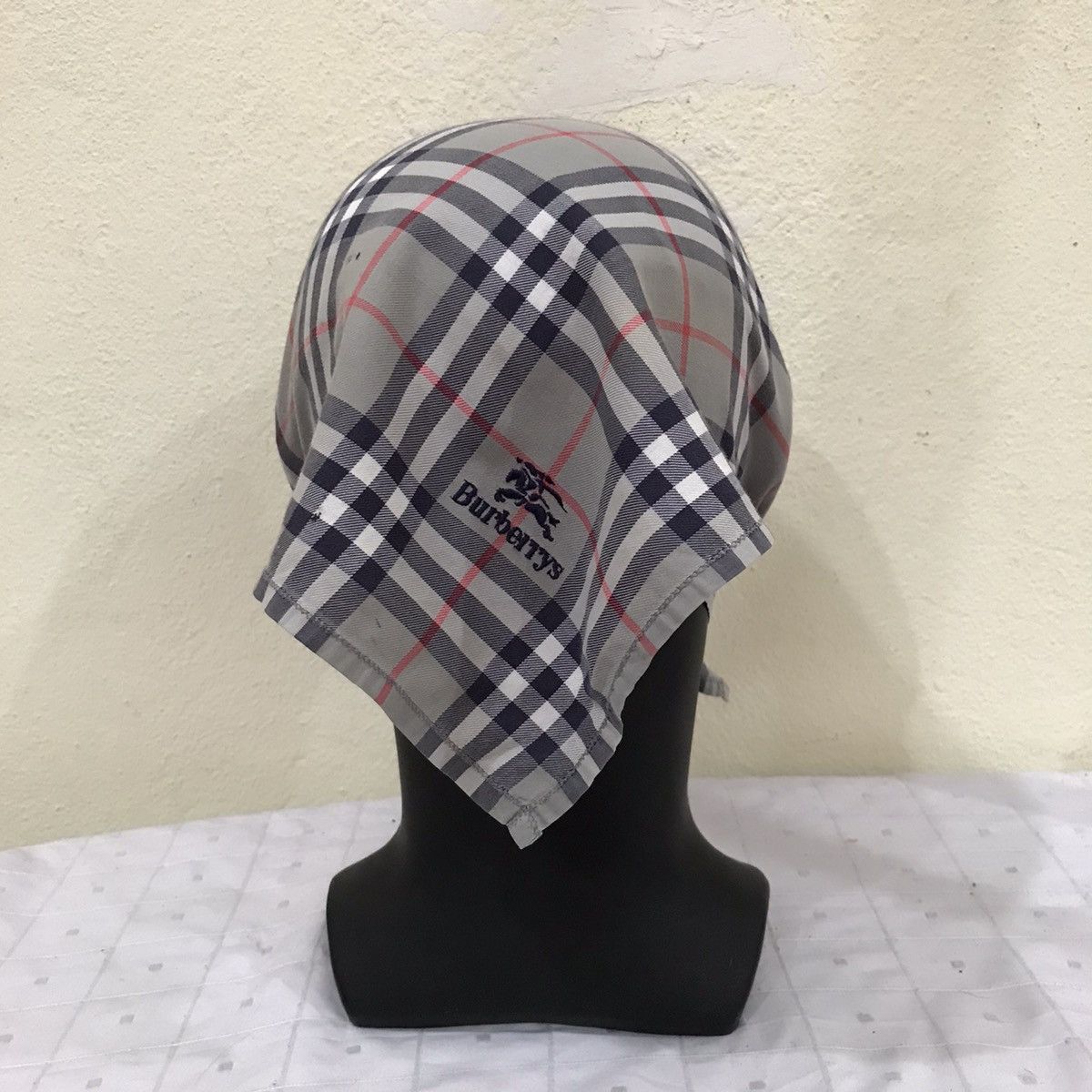 Burberry Burberry Scarf/Handkerchief/ Neckerchief / Pocket square Size ONE SIZE - 6 Thumbnail