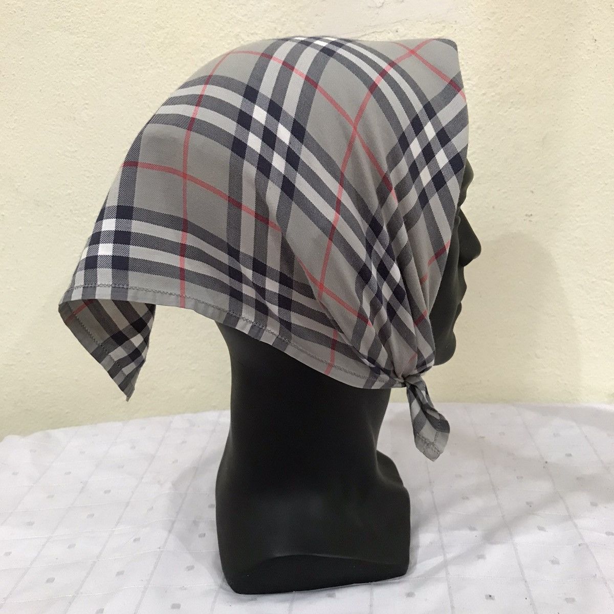 Burberry Burberry Scarf/Handkerchief/ Neckerchief / Pocket square Size ONE SIZE - 7 Thumbnail