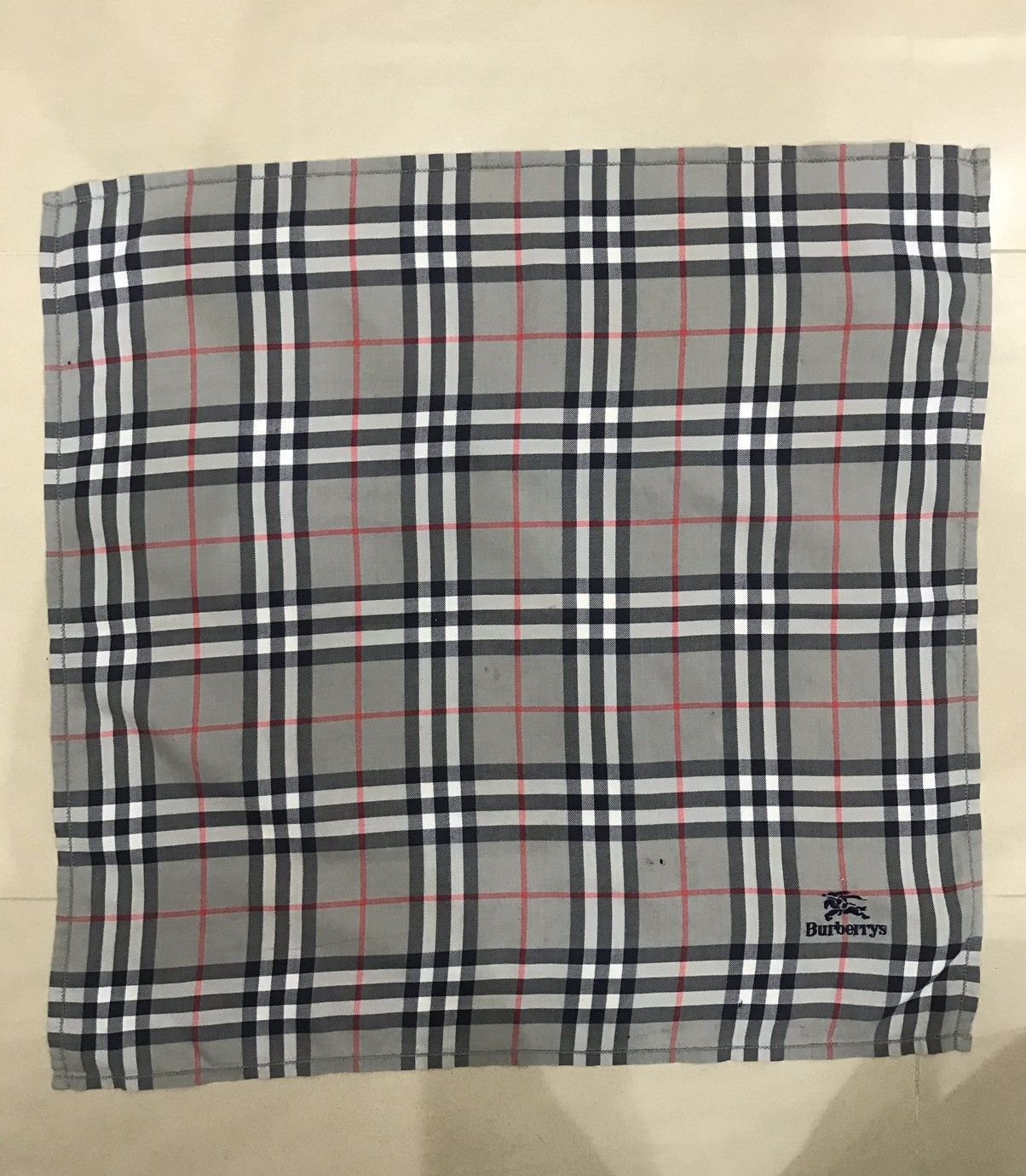 Burberry Burberry Scarf/Handkerchief/ Neckerchief / Pocket square Size ONE SIZE - 2 Thumbnail