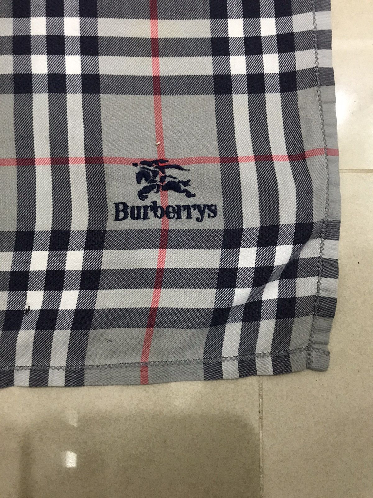 Burberry Burberry Scarf/Handkerchief/ Neckerchief / Pocket square Size ONE SIZE - 3 Thumbnail