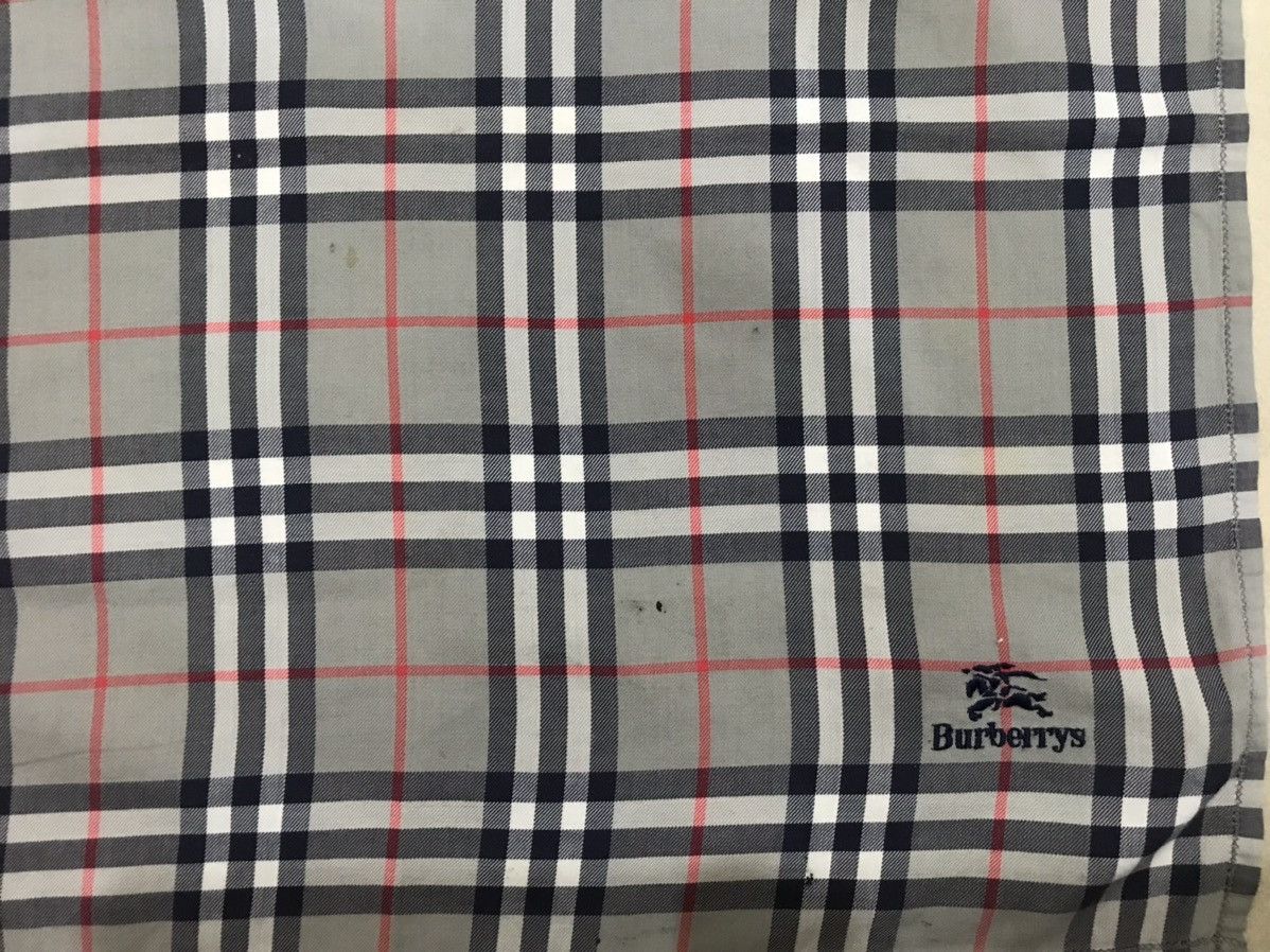 Burberry Burberry Scarf/Handkerchief/ Neckerchief / Pocket square Size ONE SIZE - 4 Thumbnail