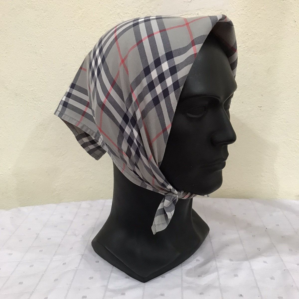 Burberry Burberry Scarf/Handkerchief/ Neckerchief / Pocket square Size ONE SIZE - 8 Thumbnail
