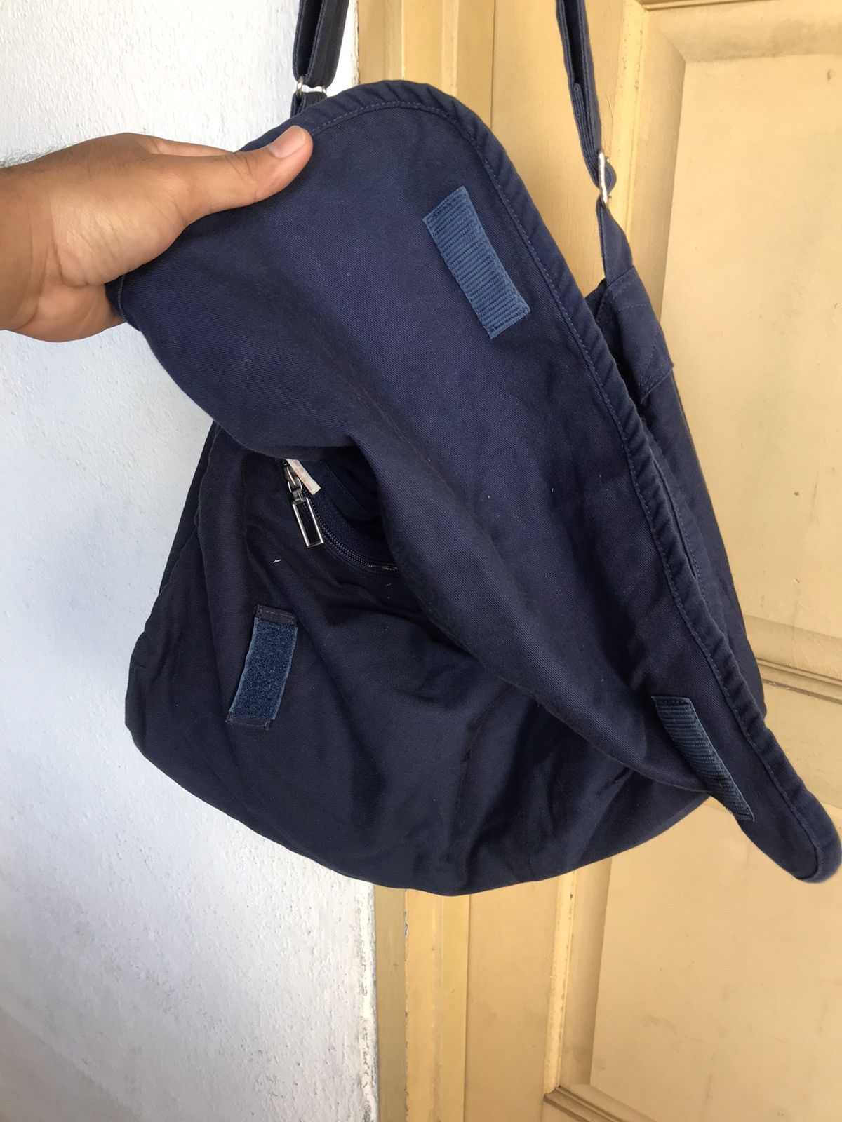 Japanese Brand Vintage Luggage Label by K.Yamaguchi Sample Sling Bag Size ONE SIZE - 8 Thumbnail