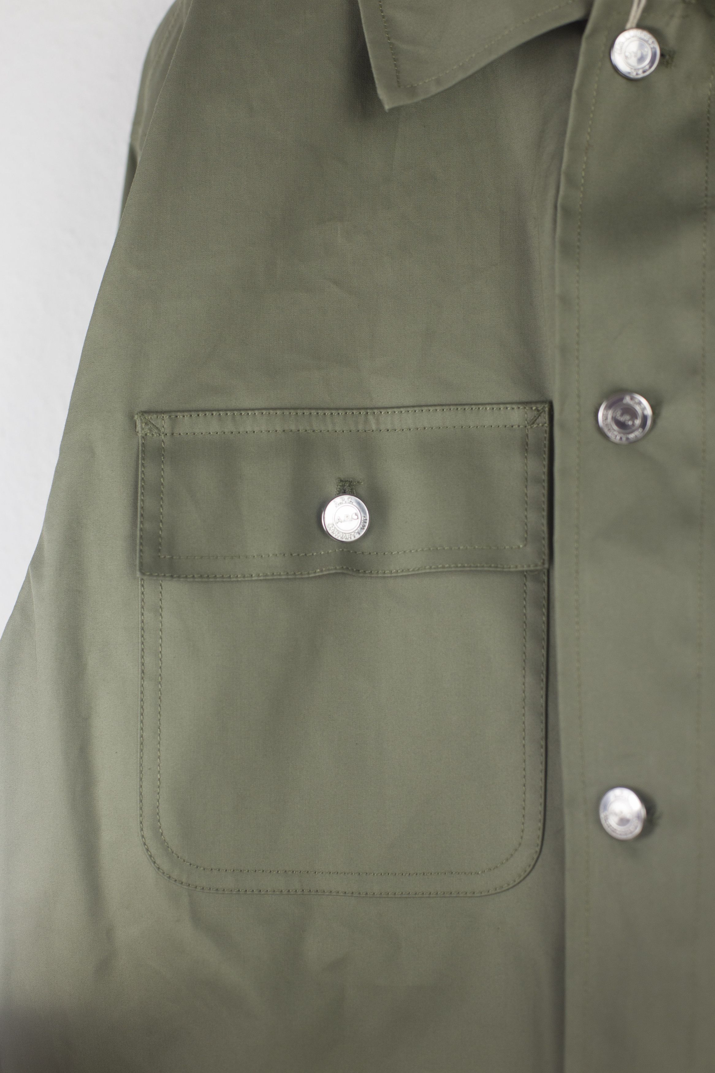 A.P.C. × Carhartt Wip NWT A.P.C. x Carhartt WIP Veste Mishiguene Kaki Size XL Size US XL / EU 56 / 4 - 3 Thumbnail