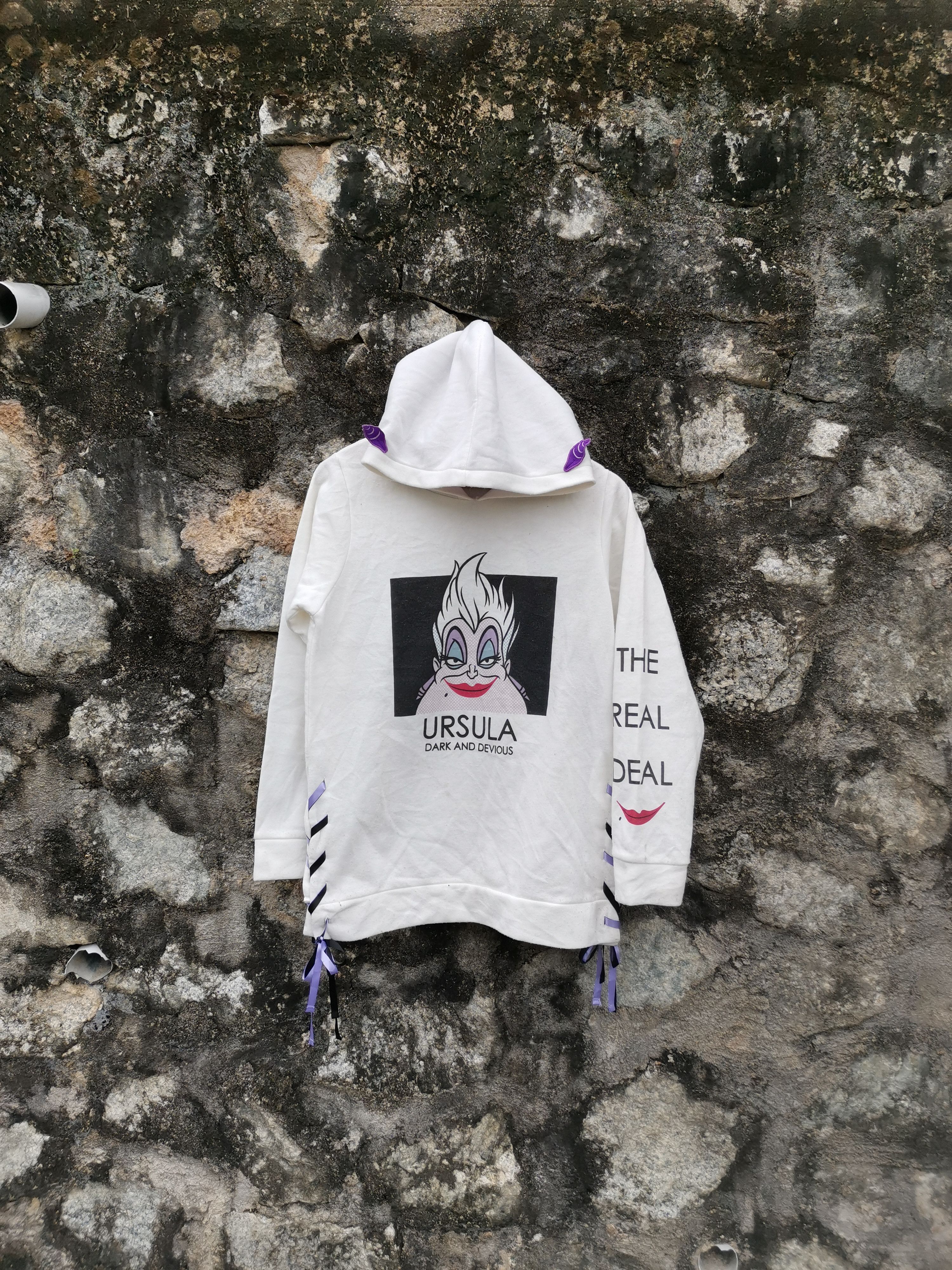 Disney Vintage Disney Ursula Pullover Hoodie Size US M / EU 48-50 / 2 - 1 Thumbnail