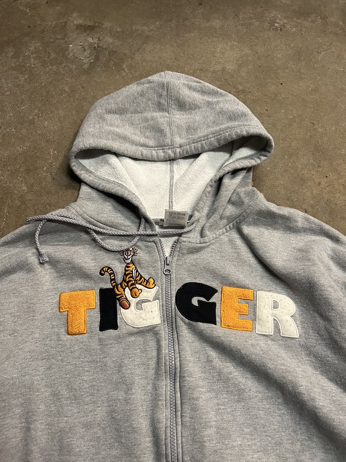 Disney × Vintage Vintage 90's Tigger by Disney Big Print Hoodie Size US XL / EU 56 / 4 - 4 Thumbnail