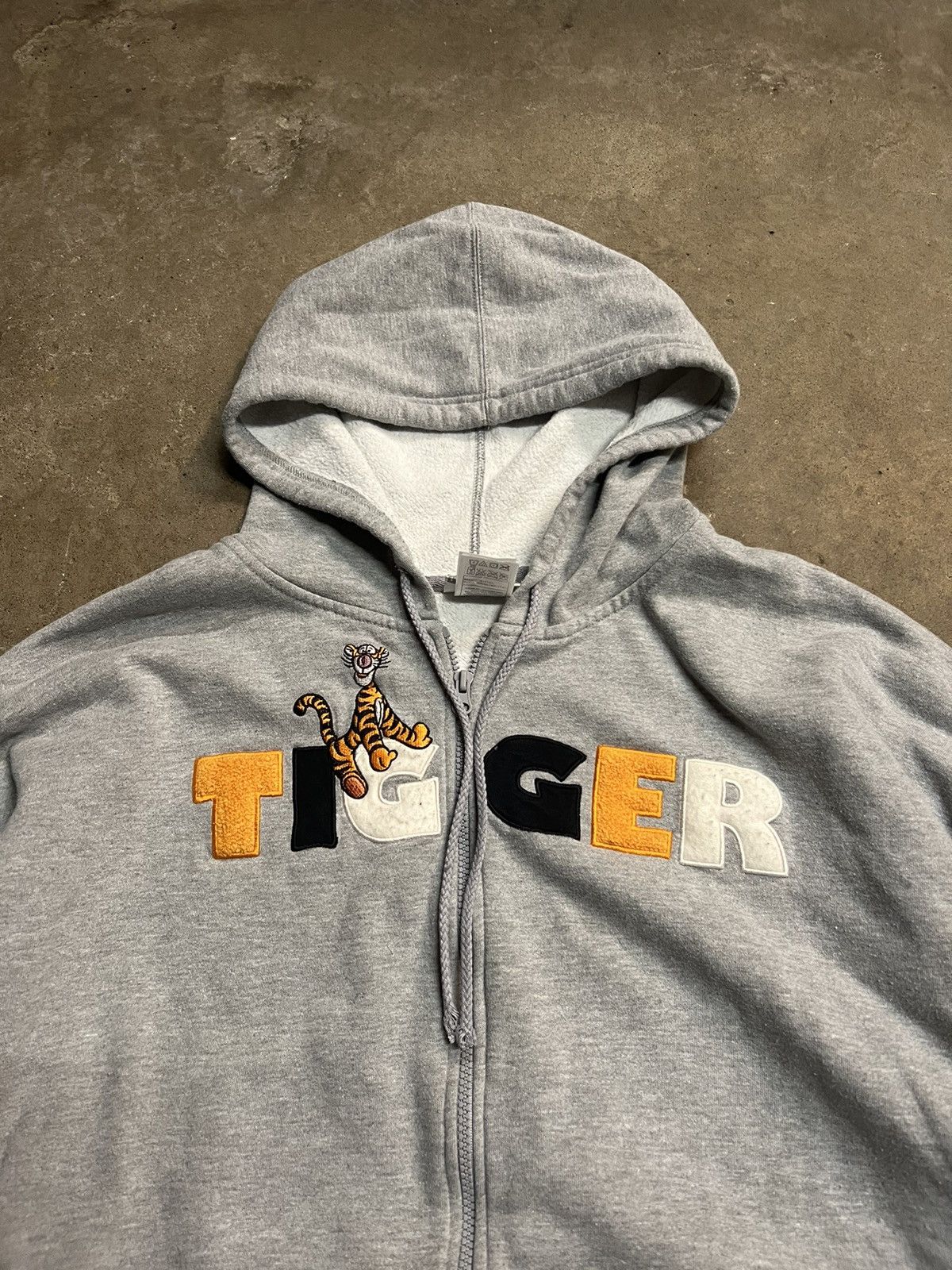 Disney × Vintage Vintage 90's Tigger by Disney Big Print Hoodie Size US XL / EU 56 / 4 - 3 Thumbnail