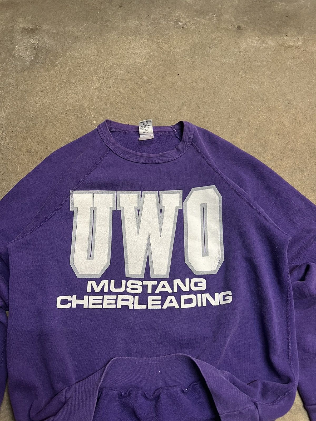 Vintage Vintage 80's UWO Mustang Cheerleading Sweatshirt Size US L / EU 52-54 / 3 - 4 Thumbnail