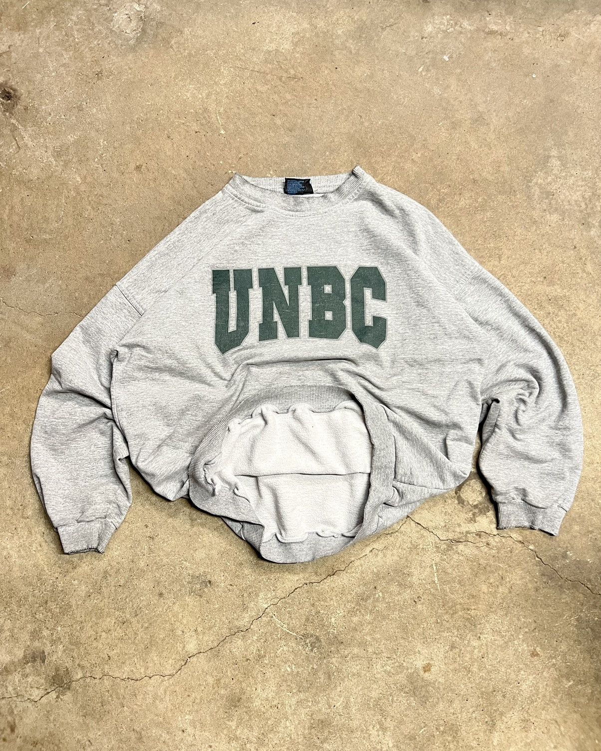 Vintage × Wilson Vintage 90's UNBC Wilson Sweatshirt Size US XL / EU 56 / 4 - 1 Thumbnail