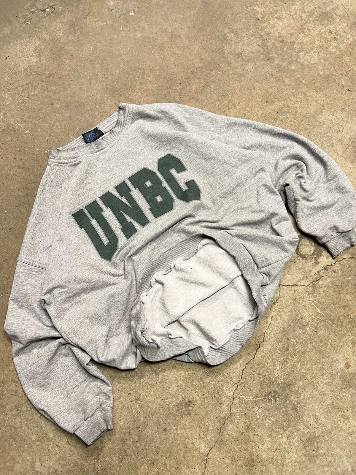 Vintage × Wilson Vintage 90's UNBC Wilson Sweatshirt Size US XL / EU 56 / 4 - 2 Thumbnail