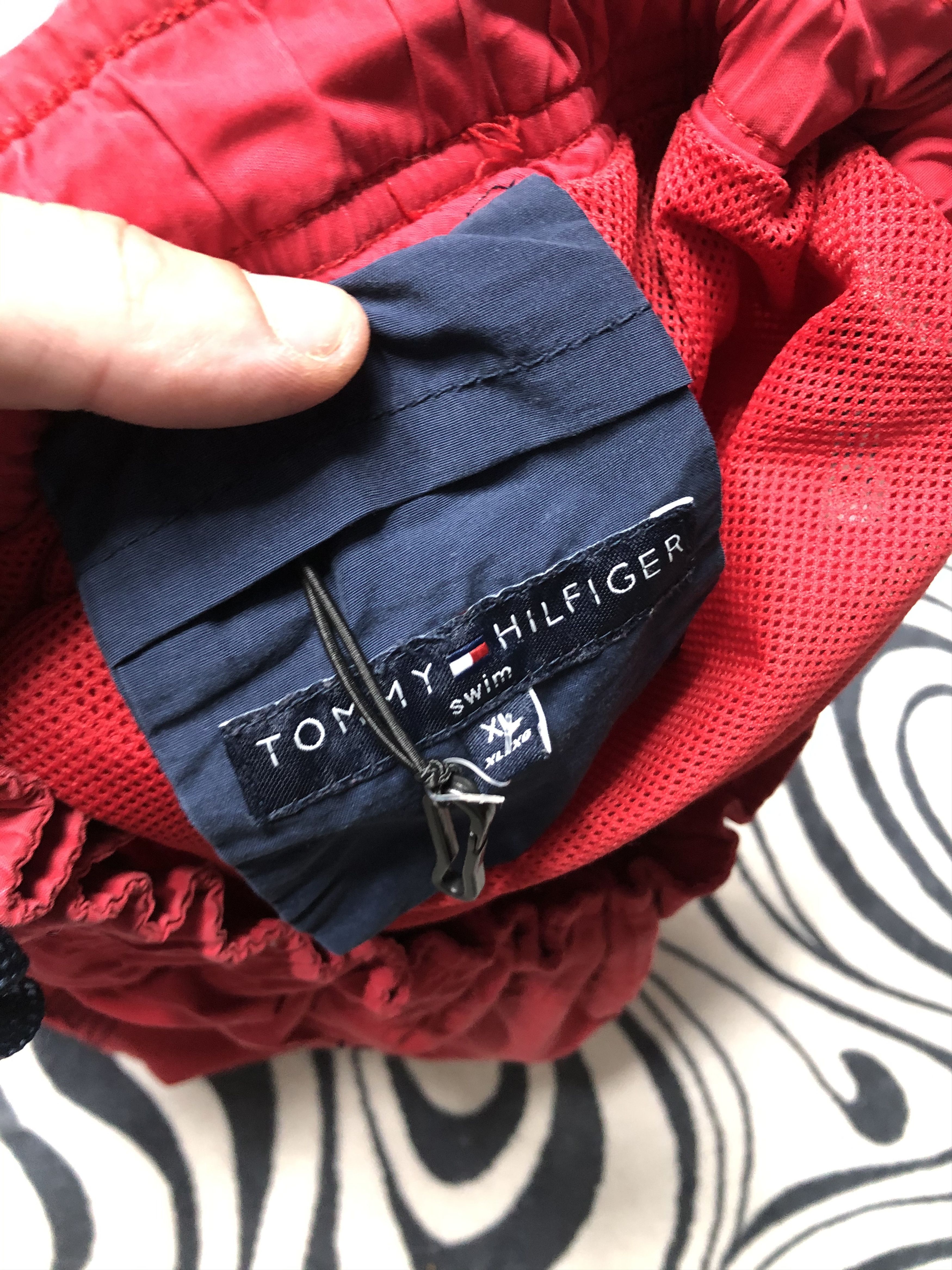 Tommy Hilfiger Tommy Hilfiger Vintage Mens Nylon Shorts Size US 36 / EU 52 - 3 Thumbnail