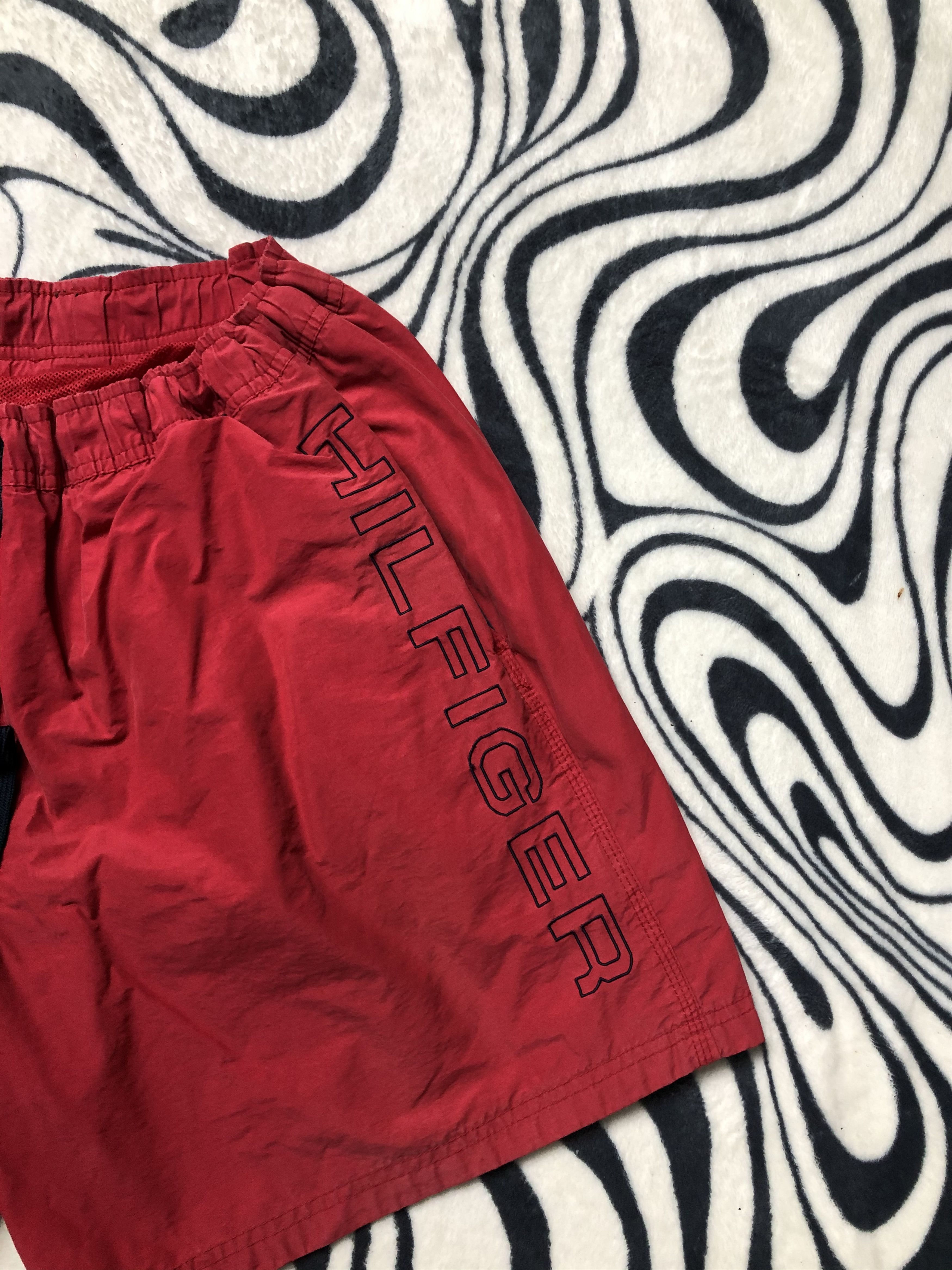 Tommy Hilfiger Tommy Hilfiger Vintage Mens Nylon Shorts Size US 36 / EU 52 - 2 Thumbnail