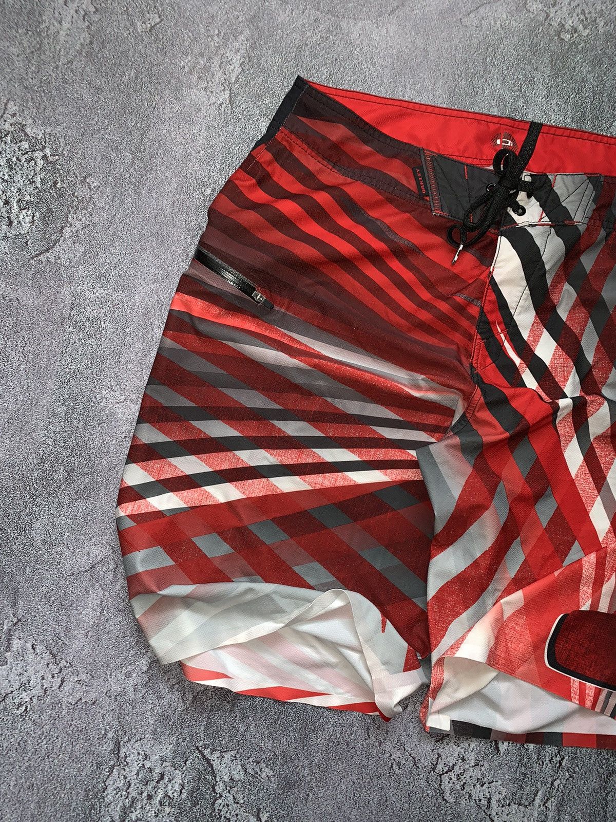 Oakley × Vintage Oakley 33 vintage surfing shorts 🩳 cargo beach sun swimm Size US 33 - 2 Thumbnail