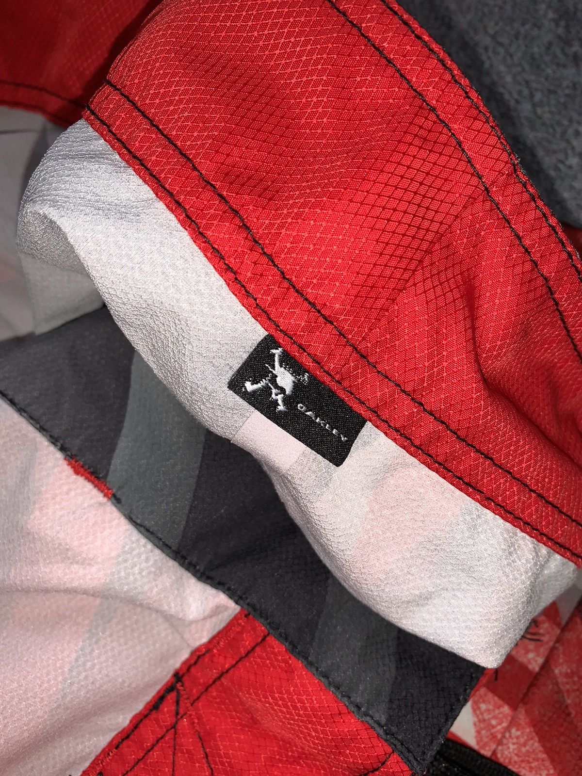 Oakley × Vintage Oakley 33 vintage surfing shorts 🩳 cargo beach sun swimm Size US 33 - 7 Thumbnail
