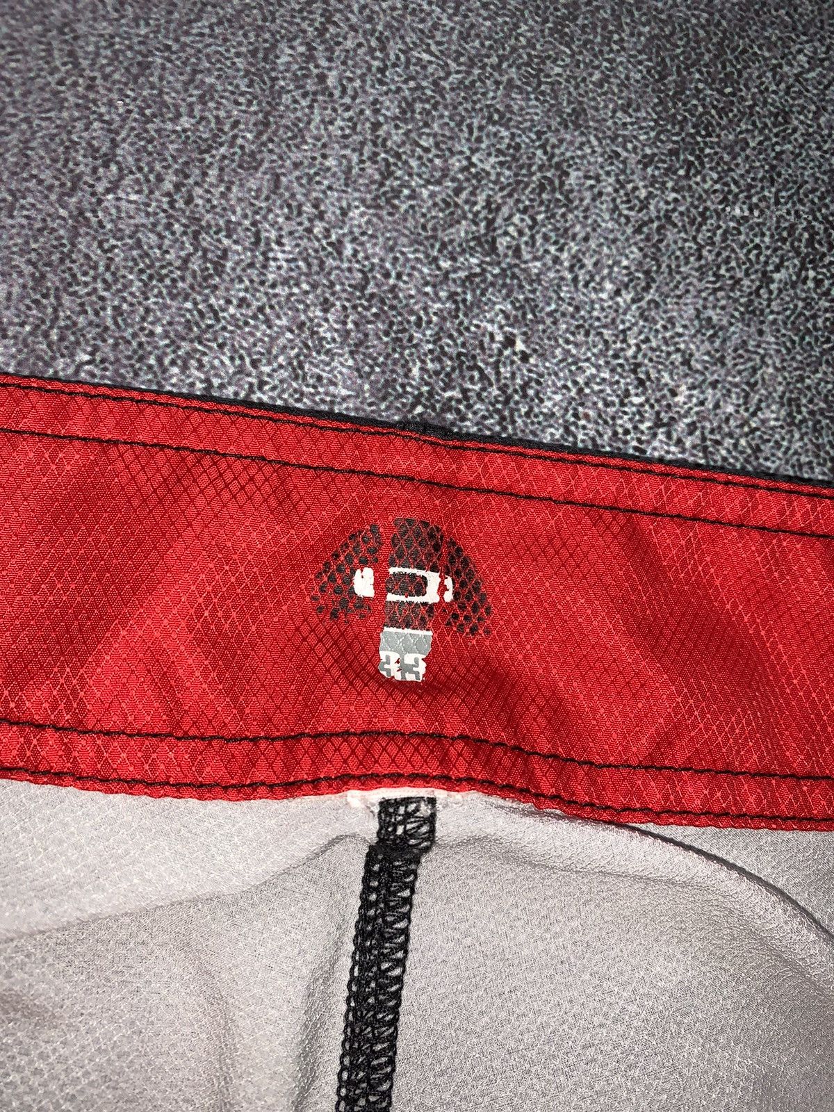 Oakley × Vintage Oakley 33 vintage surfing shorts 🩳 cargo beach sun swimm Size US 33 - 5 Thumbnail