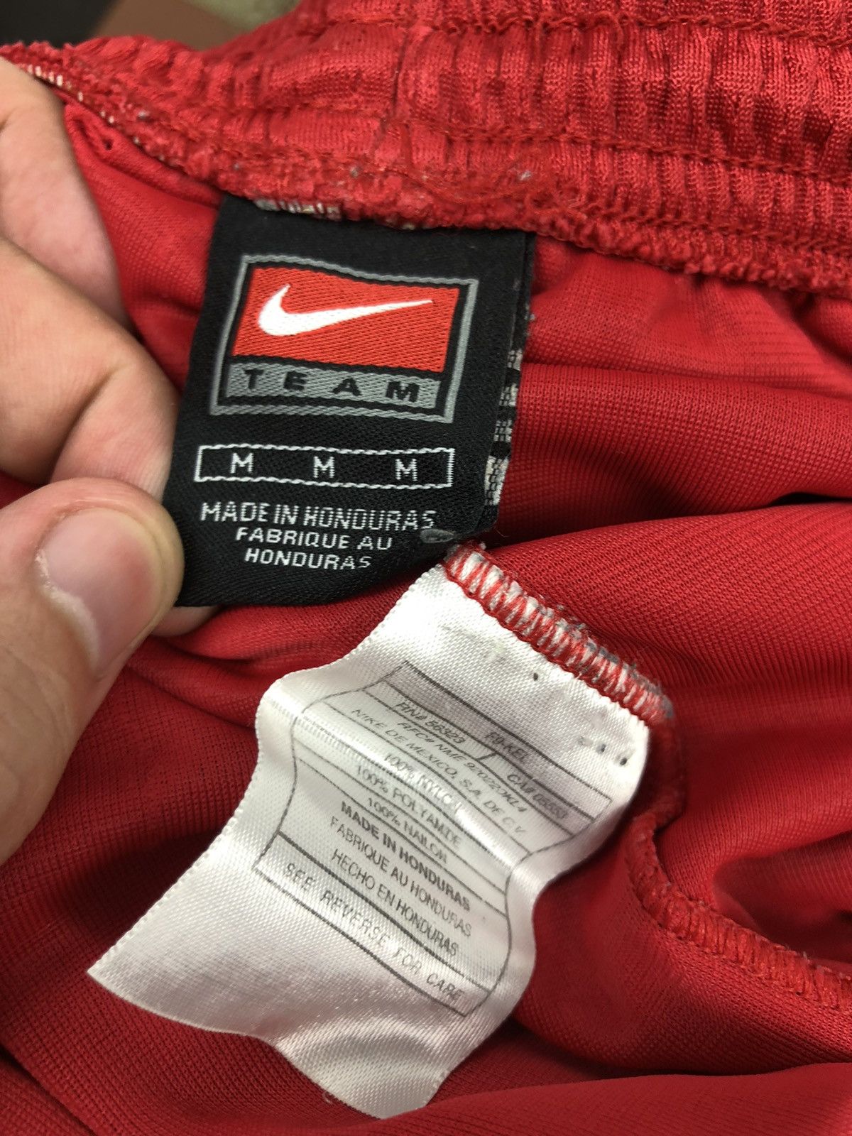 Nike Vintage Nike Team Black Swoosh Logo Red Shorts size M Size US 33 - 6 Thumbnail