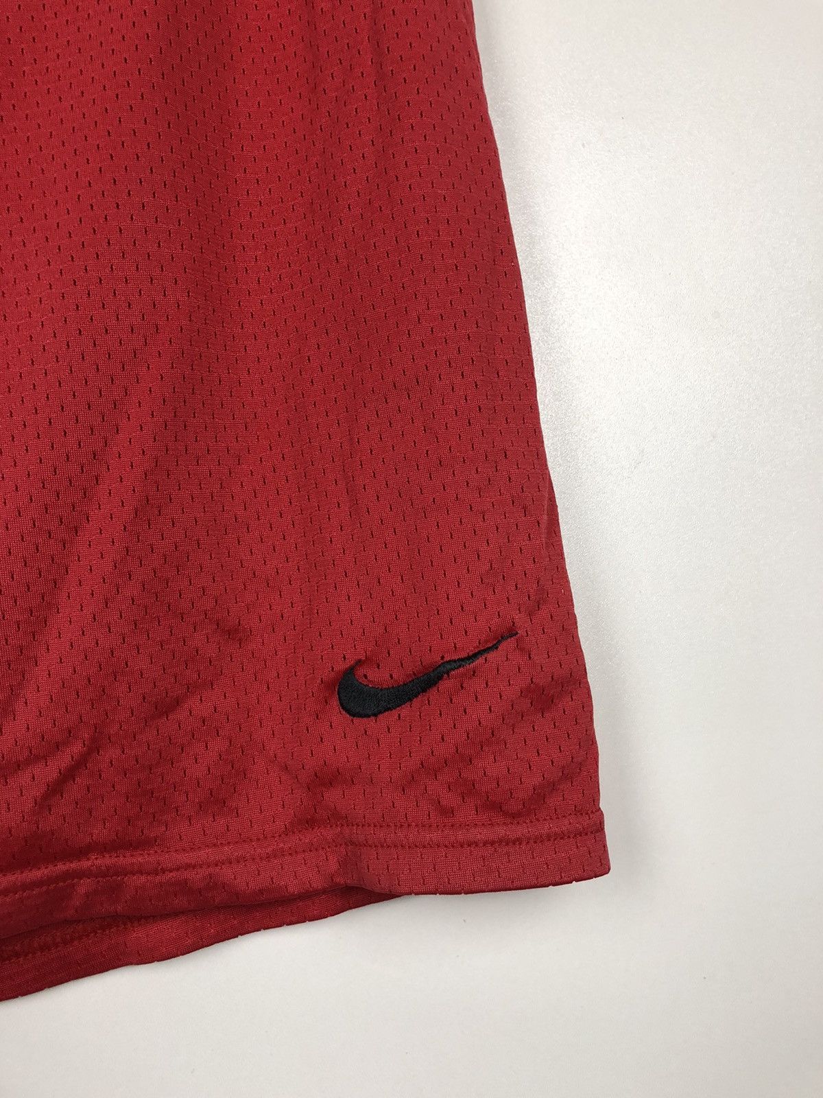 Nike Vintage Nike Team Black Swoosh Logo Red Shorts size M Size US 33 - 2 Thumbnail