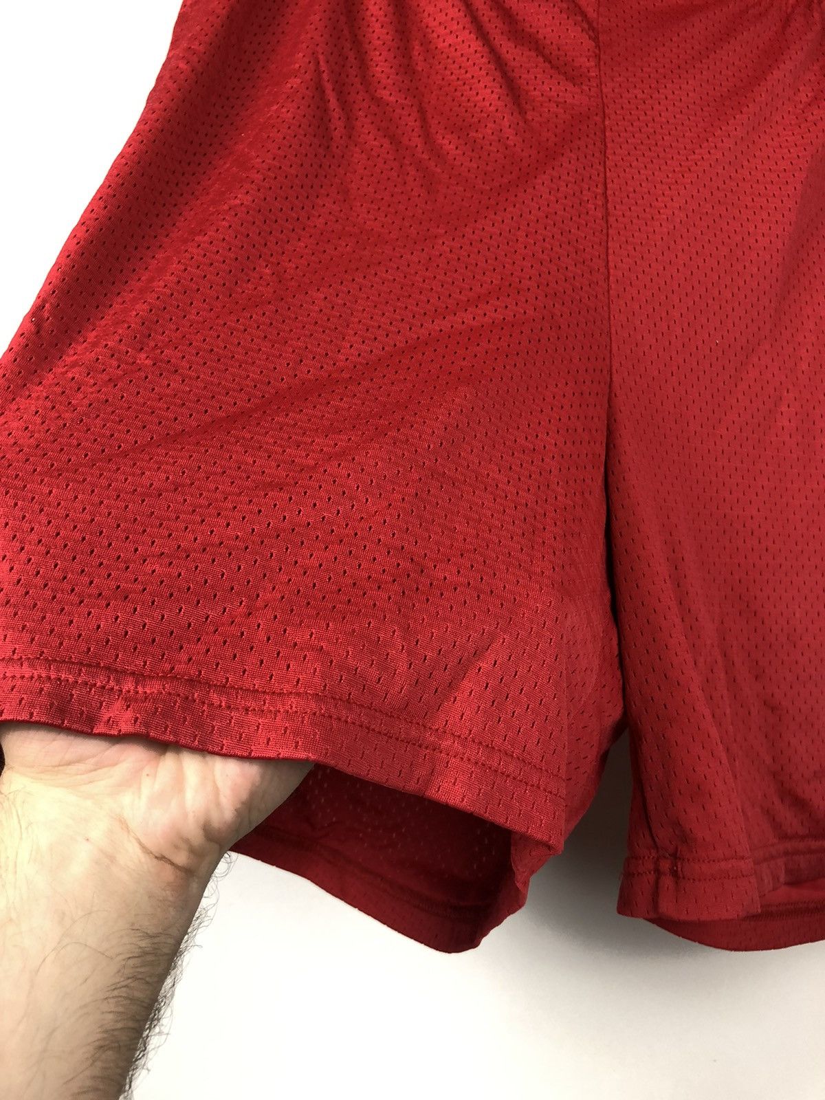 Nike Vintage Nike Team Black Swoosh Logo Red Shorts size M Size US 33 - 3 Thumbnail
