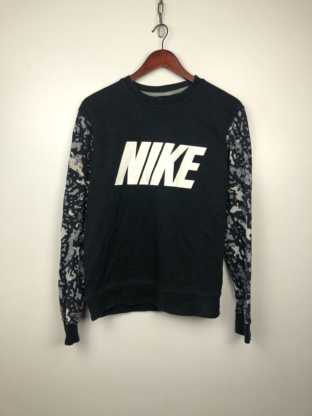 Nike Nike Crewneck Sweatshirt Camo Sleeves size M Size US M / EU 48-50 / 2 - 1 Thumbnail