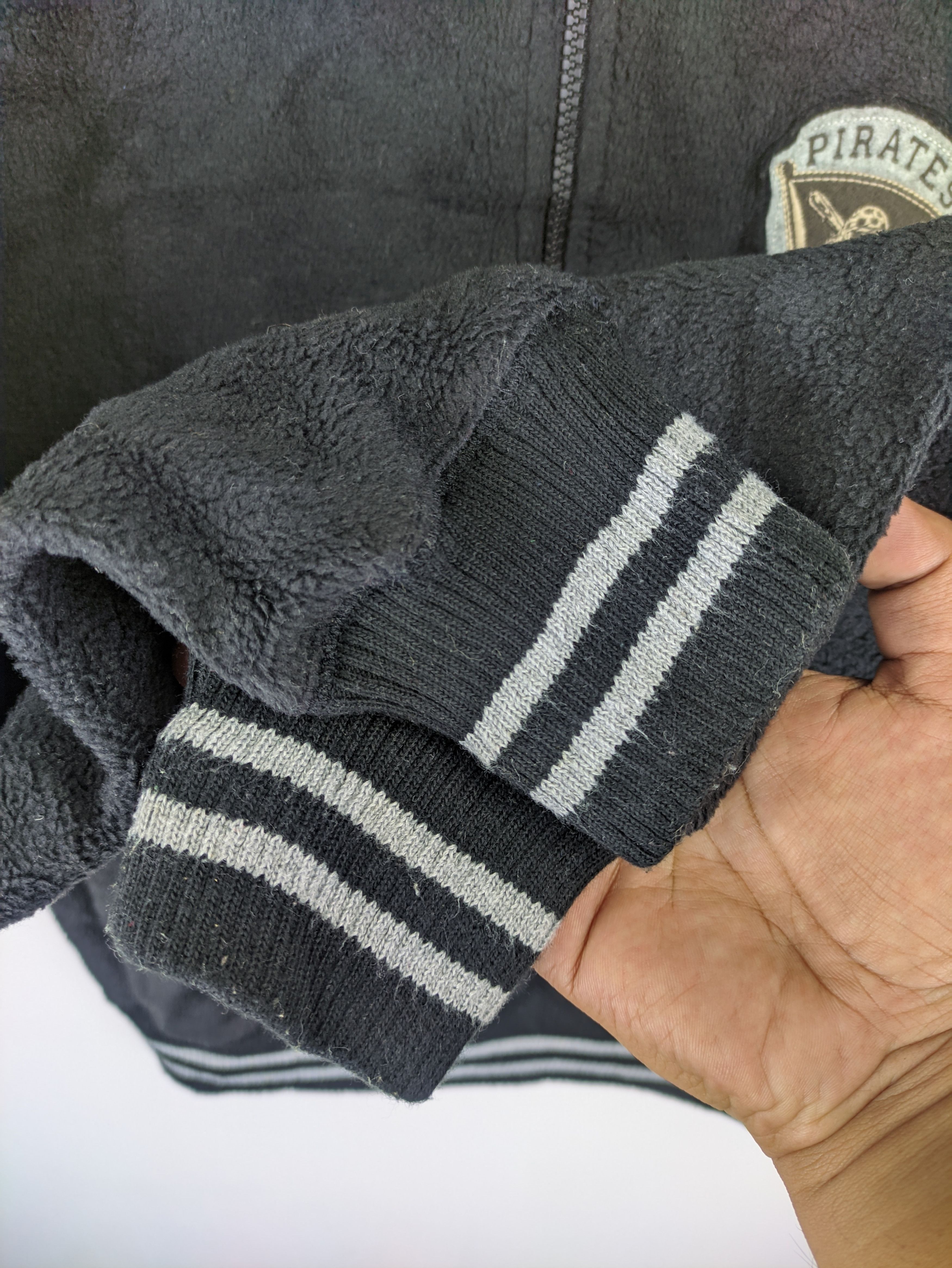 Uniqlo Steals🔥Uniqlo Fleece Sweater Quater Zipper MLB Pirate Size US S / EU 44-46 / 1 - 7 Thumbnail