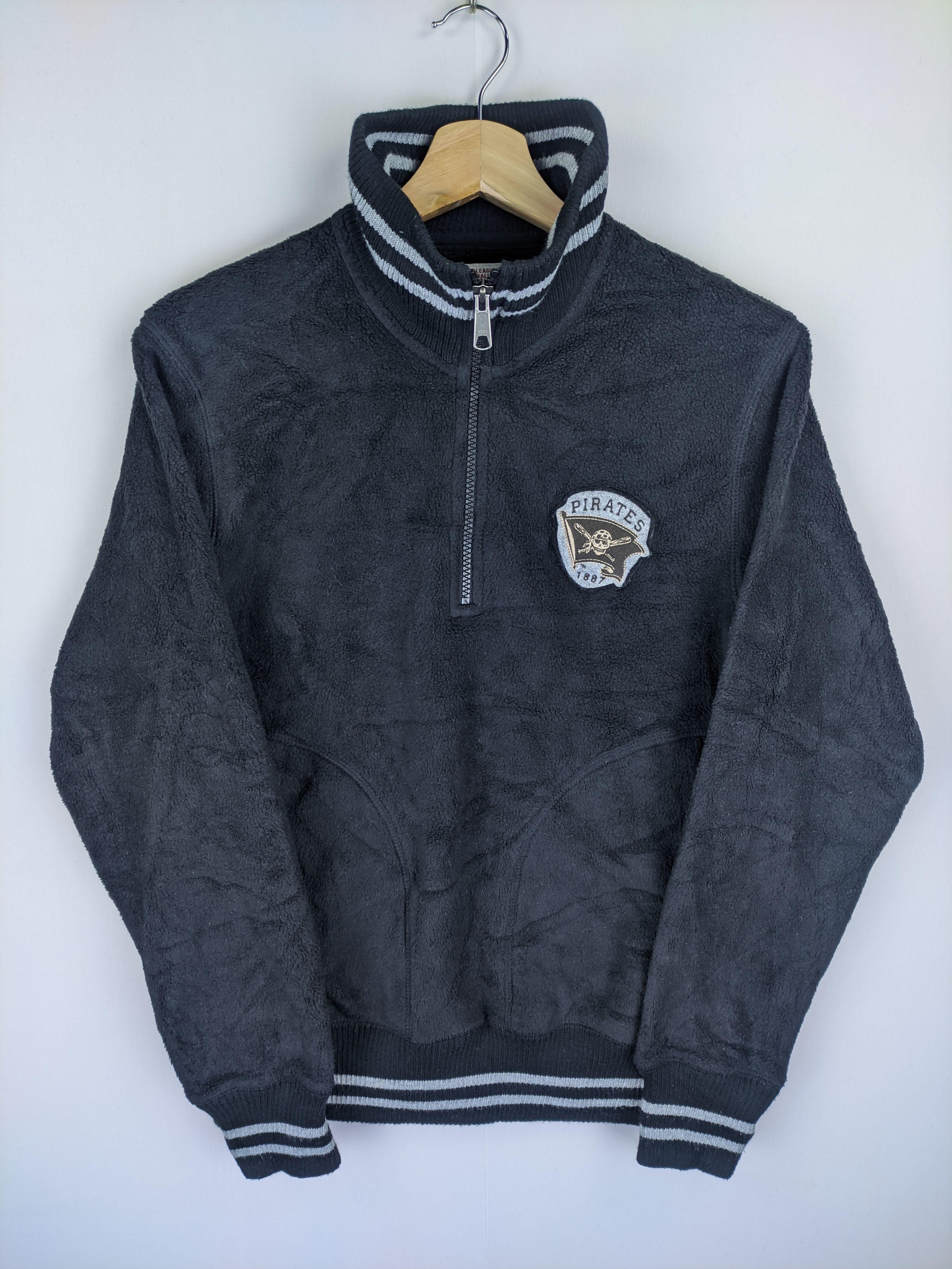 Uniqlo Steals🔥Uniqlo Fleece Sweater Quater Zipper MLB Pirate Size US S / EU 44-46 / 1 - 8 Thumbnail