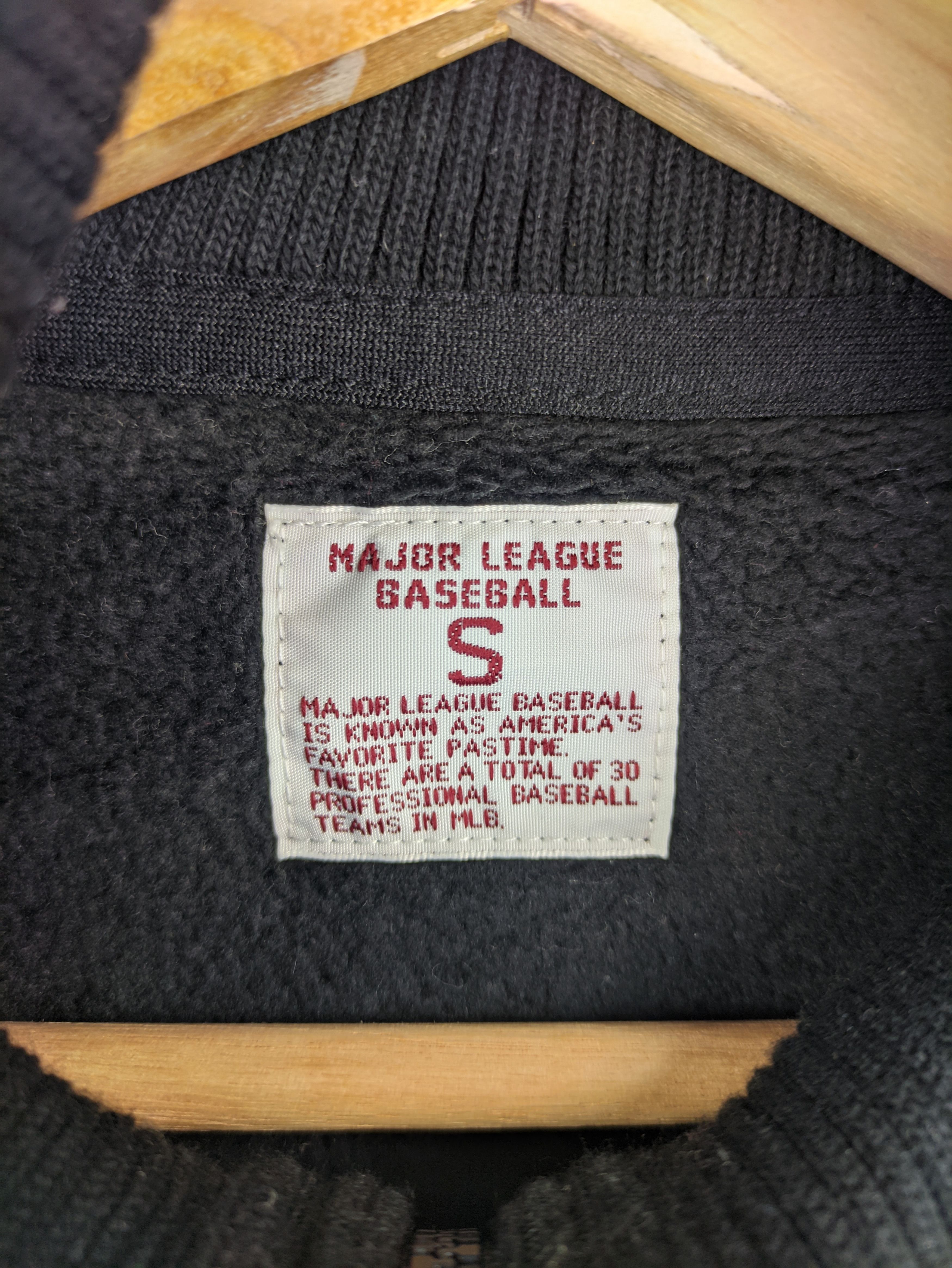 Uniqlo Steals🔥Uniqlo Fleece Sweater Quater Zipper MLB Pirate Size US S / EU 44-46 / 1 - 3 Thumbnail