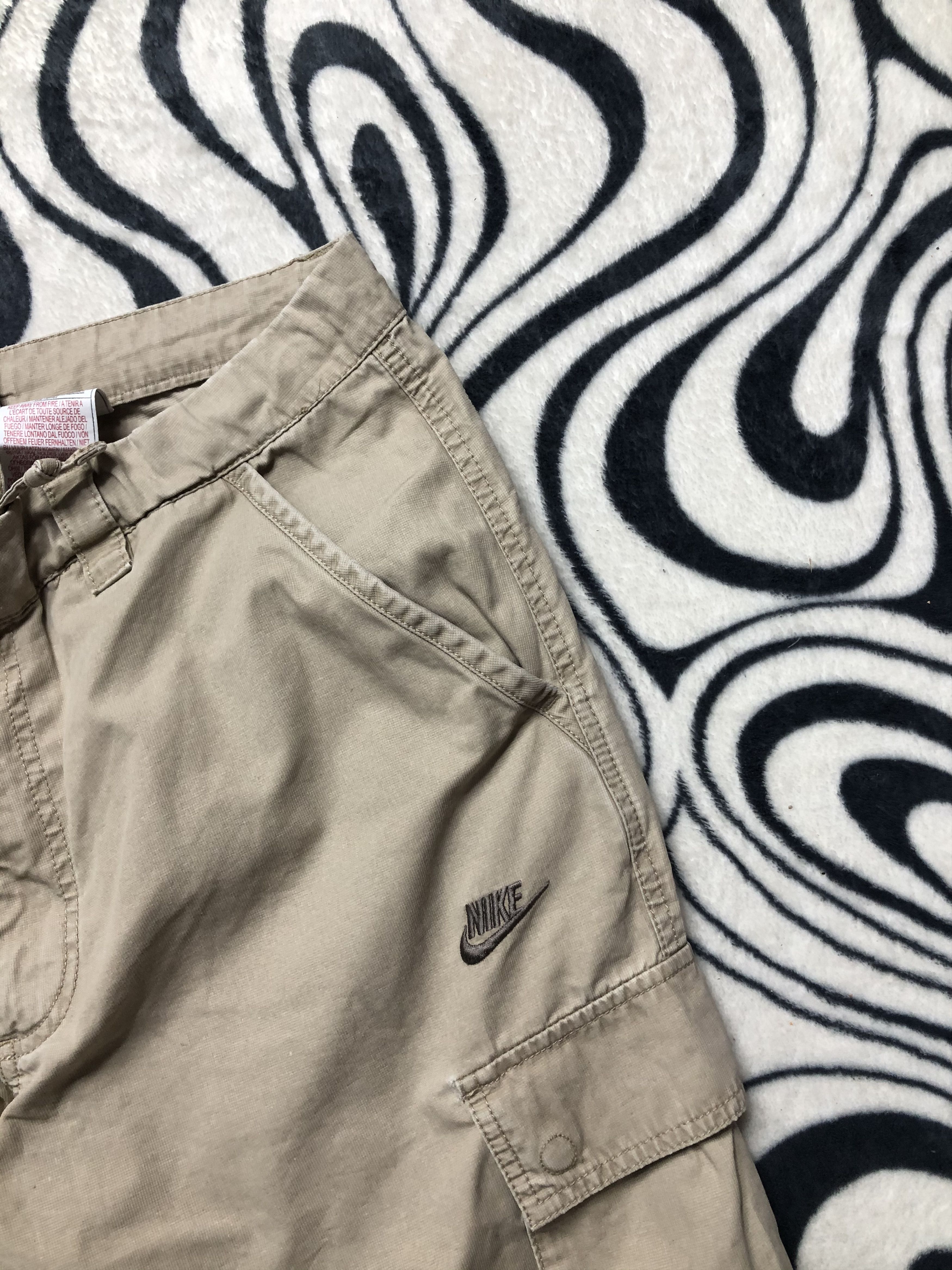 Nike Nike Vintage Mens Cargo Shorts Y2K Size US 32 / EU 48 - 2 Thumbnail
