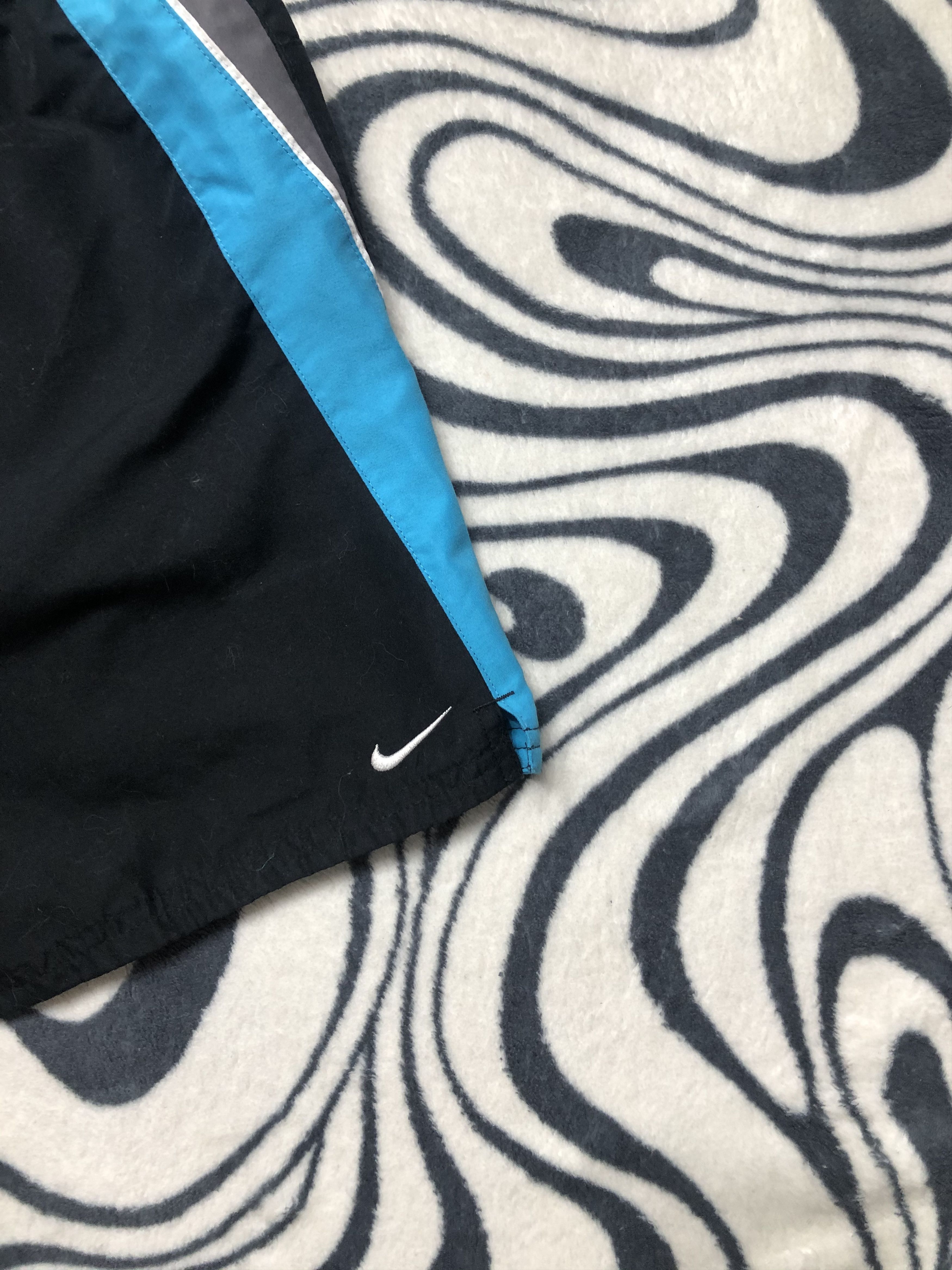Nike Nike Vintage Mens Nylon Shorts Y2K Size US 34 / EU 50 - 2 Thumbnail