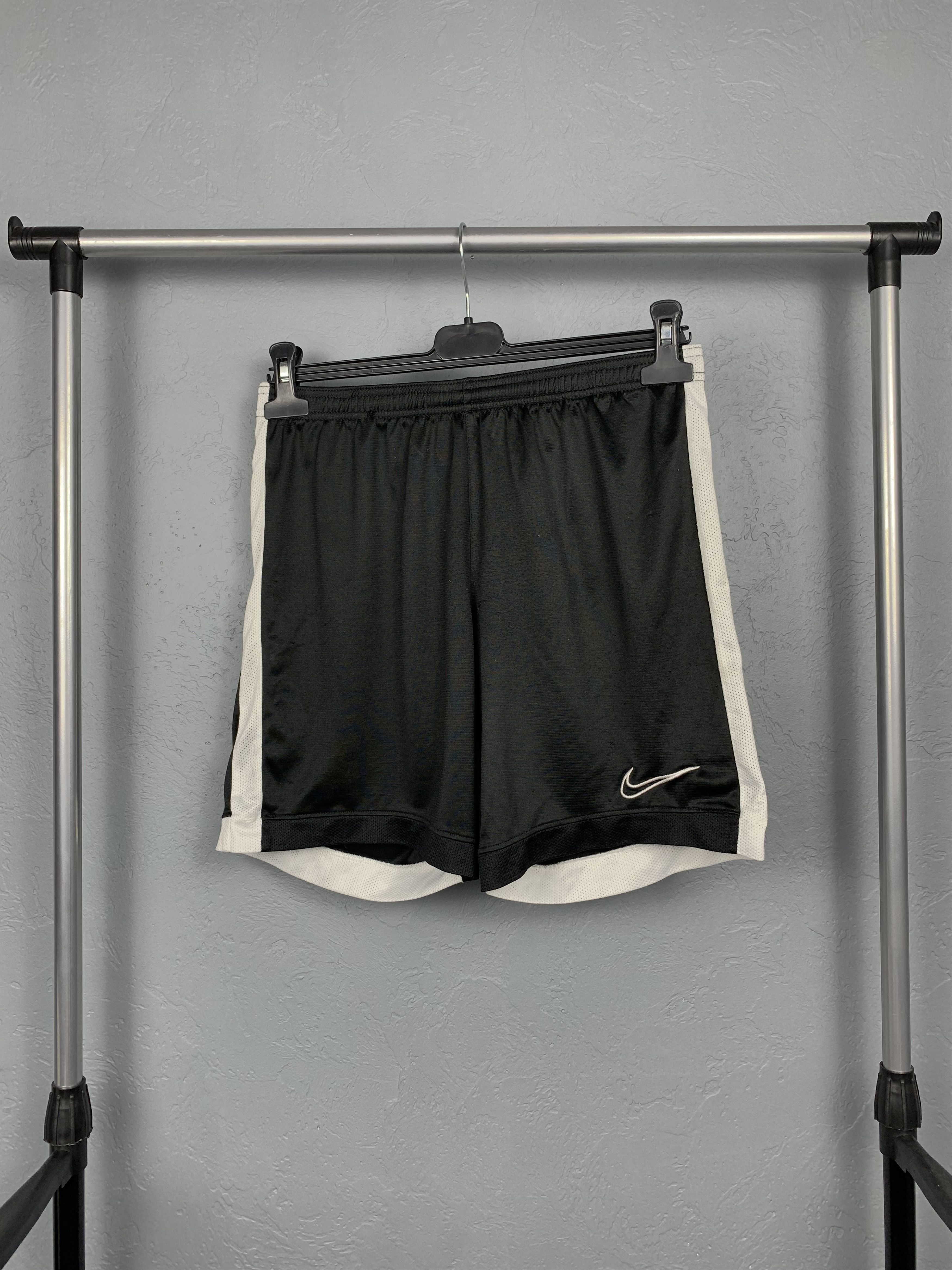 Nike Nike Dri Fit Vintage Nylon Mens Shorts Y2K Swoost Size US 32 / EU 48 - 1 Thumbnail