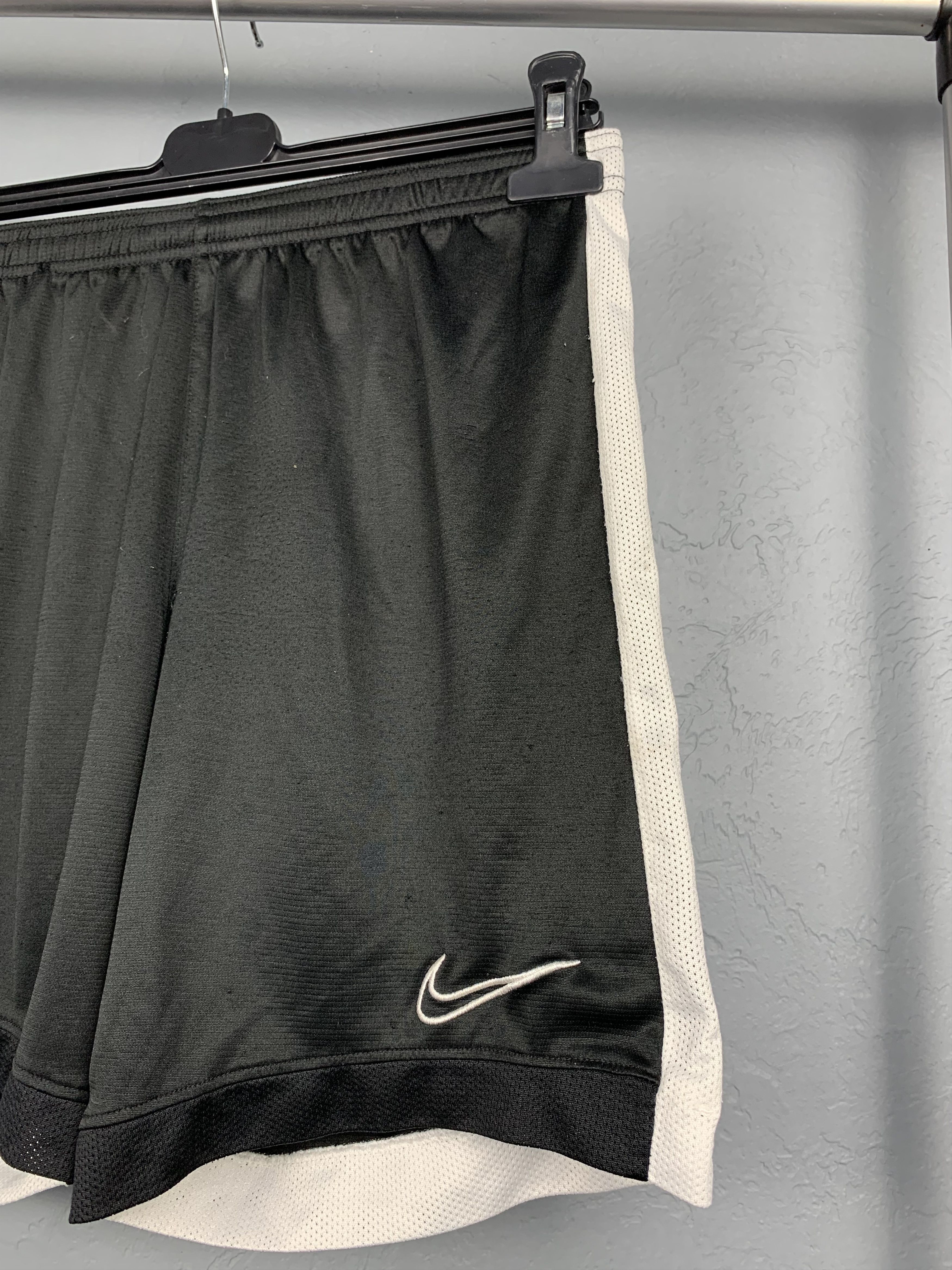 Nike Nike Dri Fit Vintage Nylon Mens Shorts Y2K Swoost Size US 32 / EU 48 - 2 Thumbnail